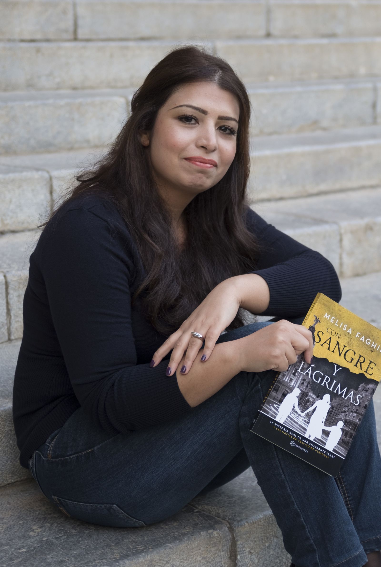 Melisa Faghir, con su libro en la Casa de la Ciencia.
