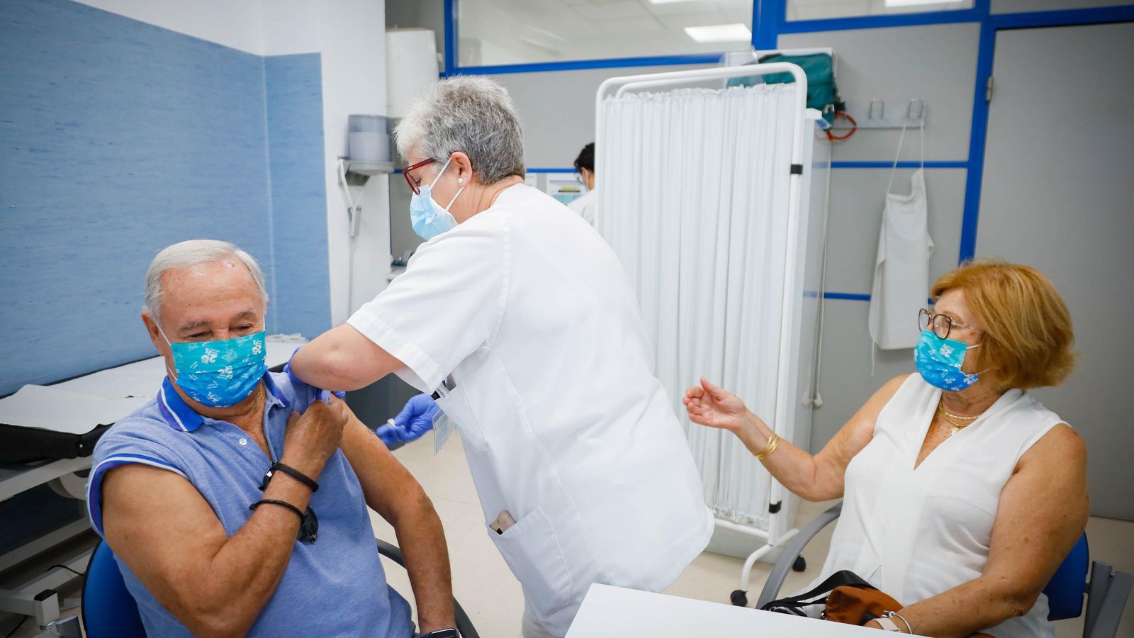 El centro de salud de la calle San Leonardo esta mañana ha vacunado a sus primeros pacientes.
