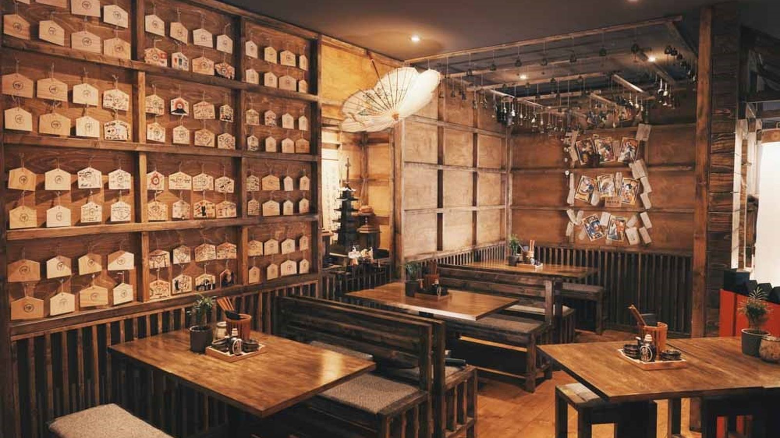 Un restaurante japonés con una decoración que evoca al país nipón.