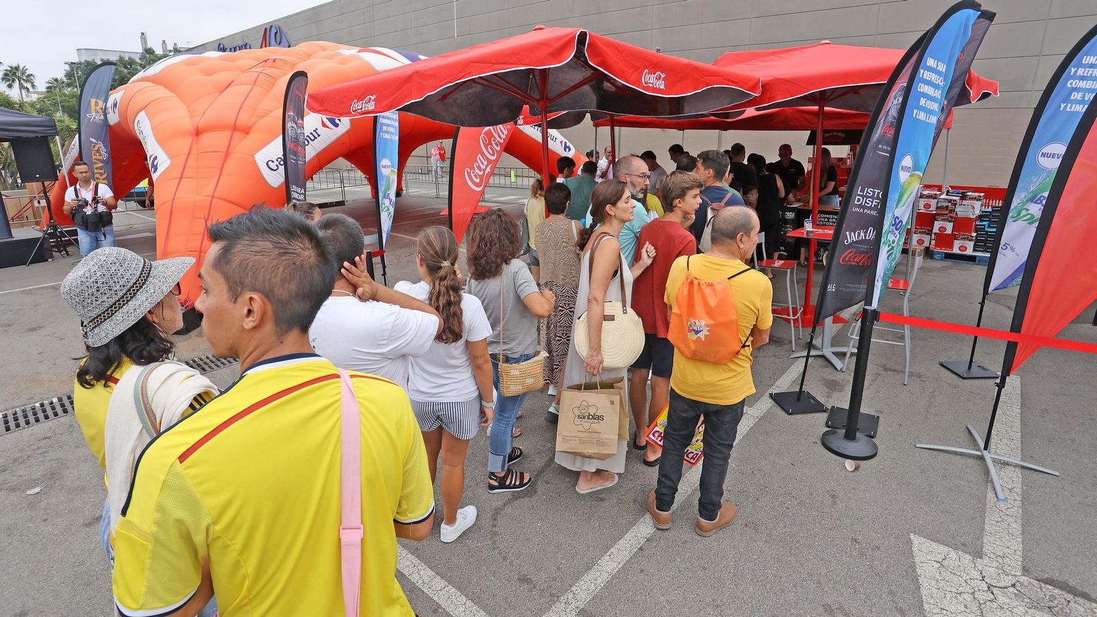 Así fue la salida de la Vuelta España desde Carrefour Sur en Jerez