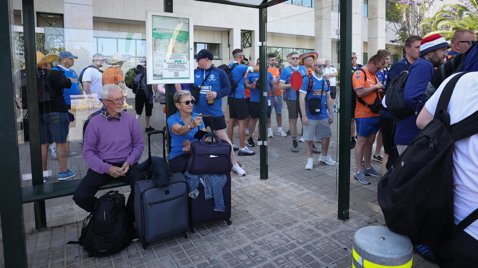 El Aeropuerto de Jerez recibe a hinchas de Glasgow Rangers y Eintracht Frankfurt