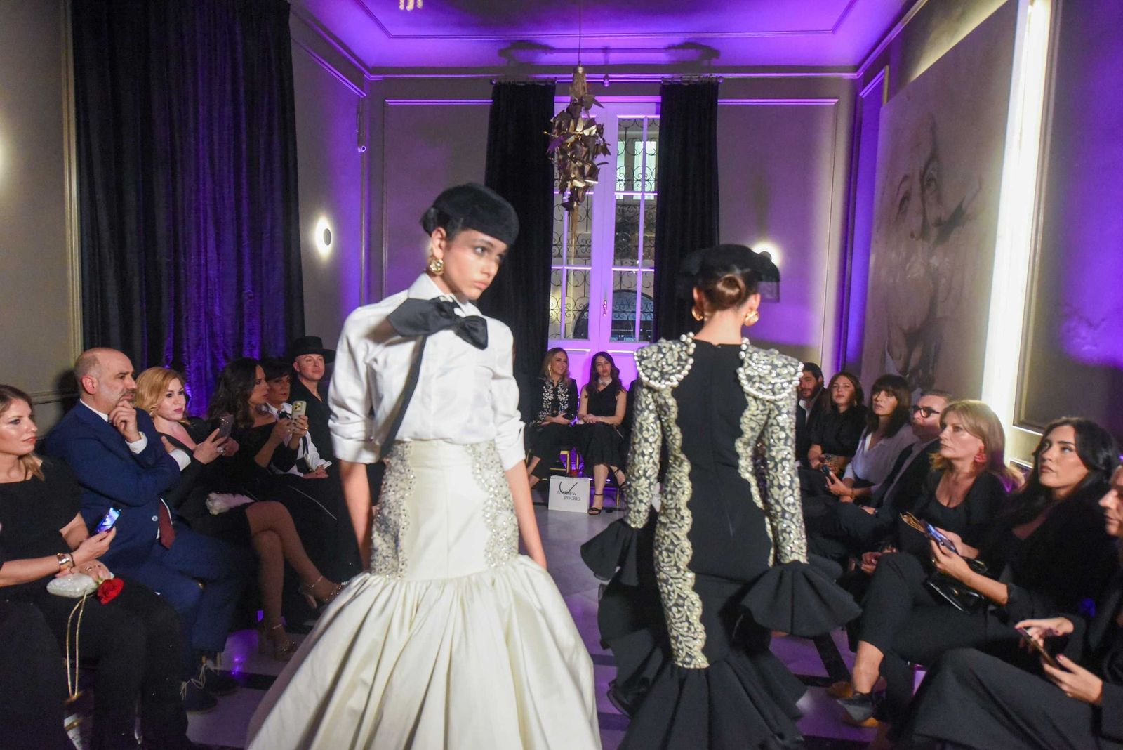 Desfile de Andrew Pocrid en La Casa de Manolete Bistró