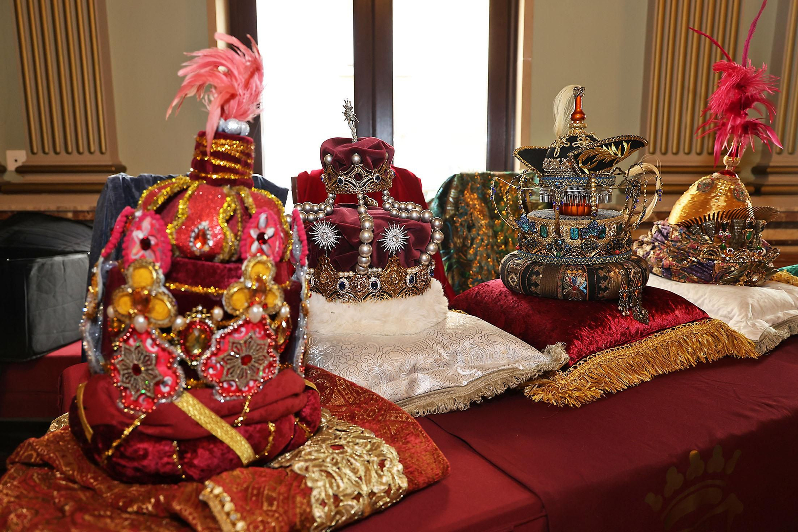 Sus Majestades Los Reyes Magos son coronados en el Ayuntamiento de Huelva