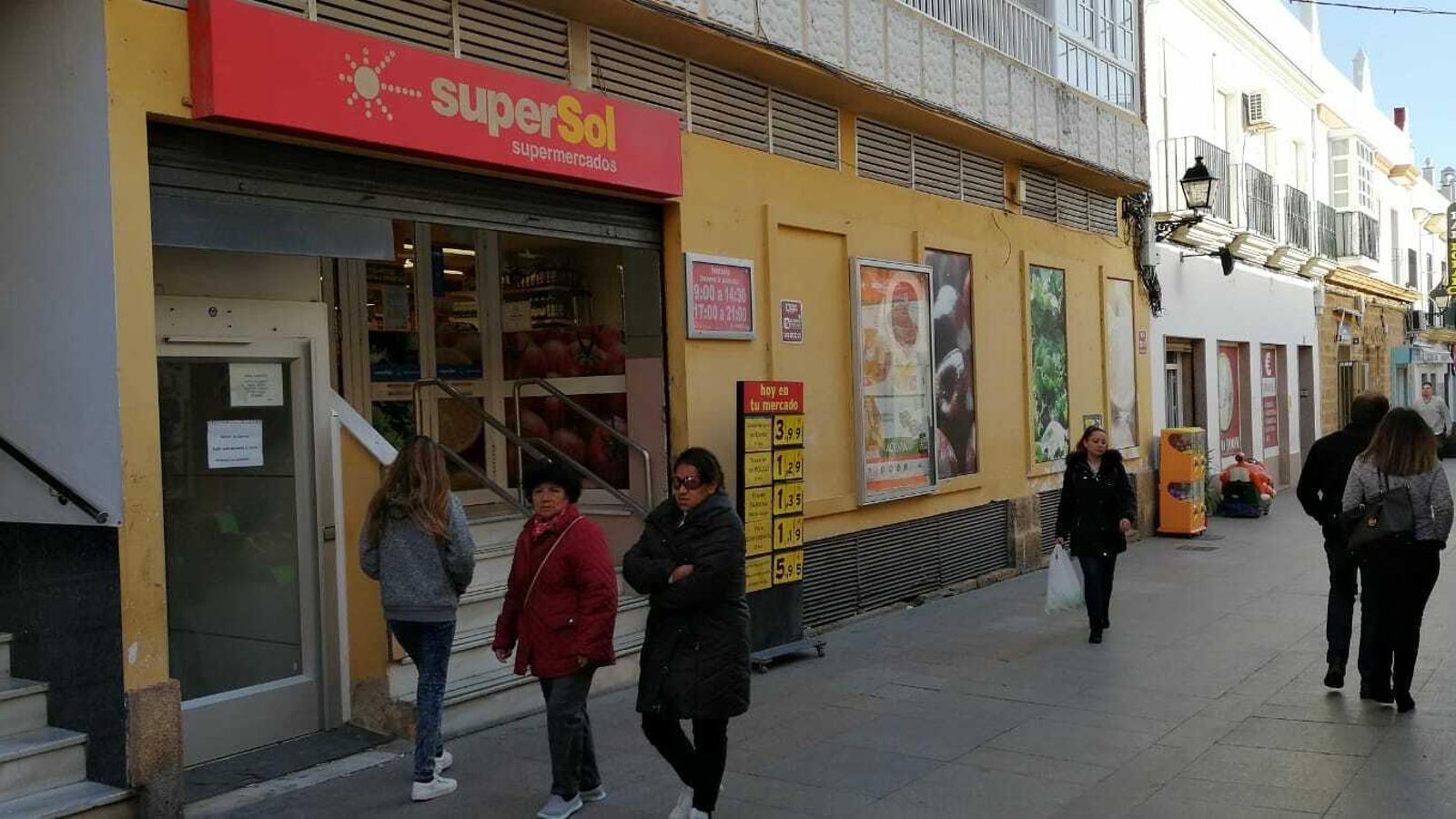 Supercercado de Supersol en Puerto Real incluido en la lista de cierres.