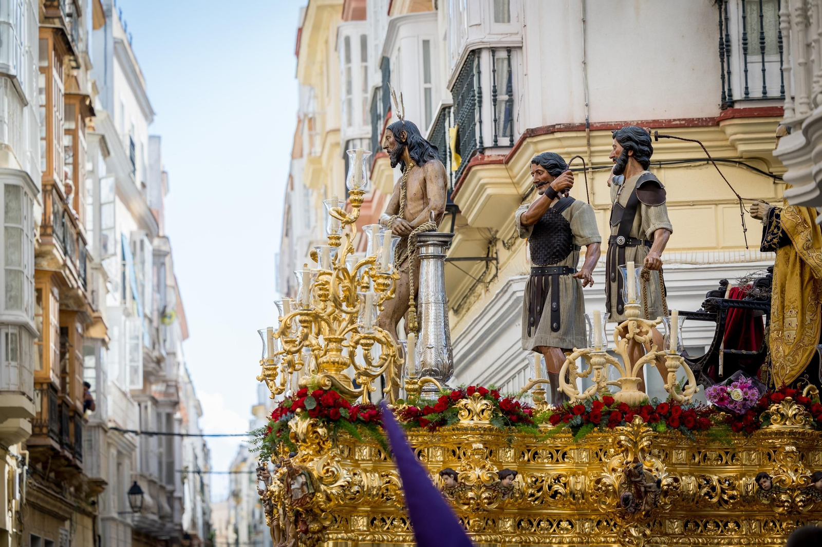 Imágenes de la salida de Columna en la Semana Santa de Cádiz 2025