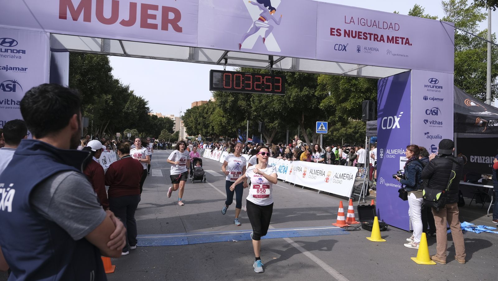Imágenes de la Carrera de la Mujer 2023 en Almería
