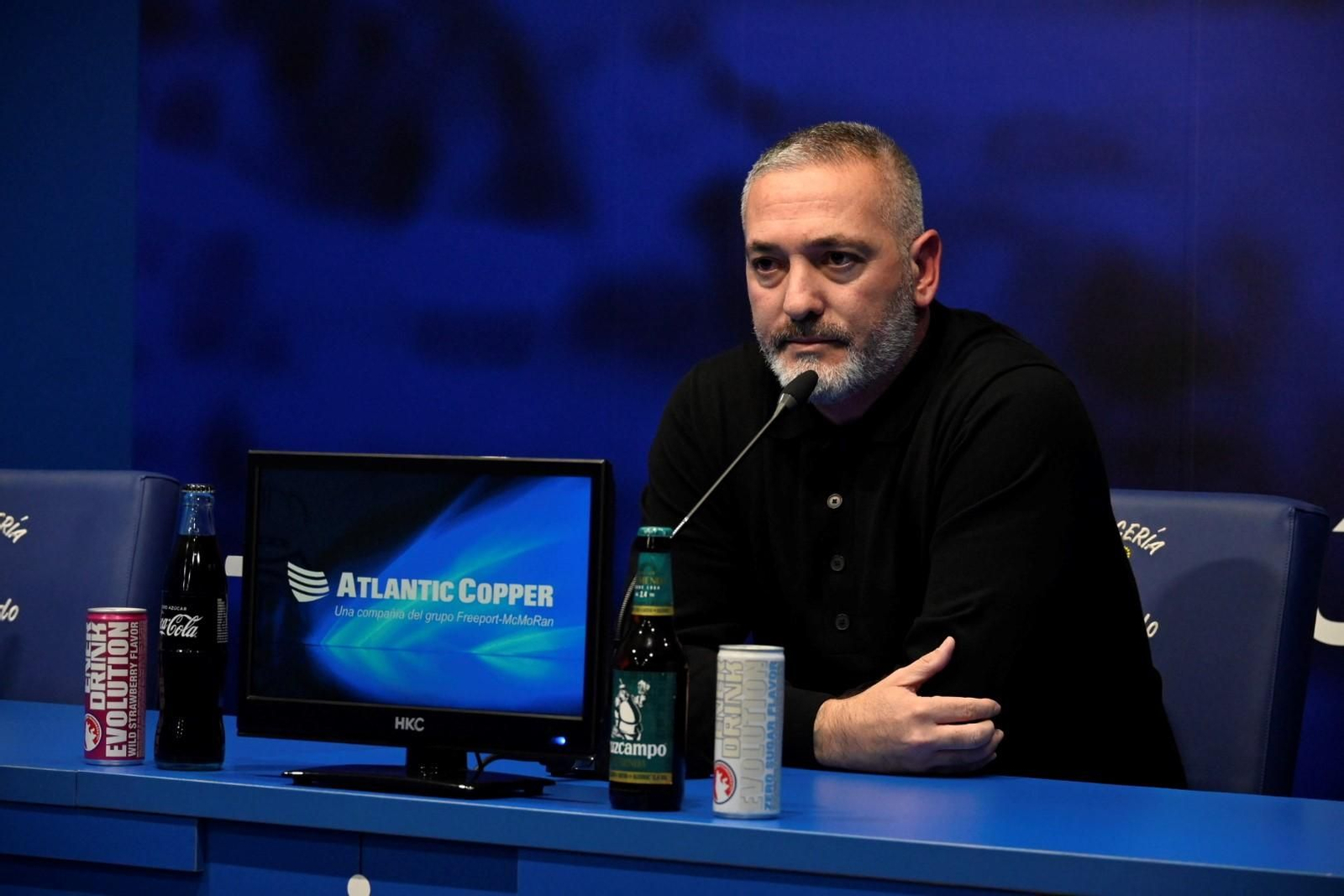 Arzu en una rueda de prensa.