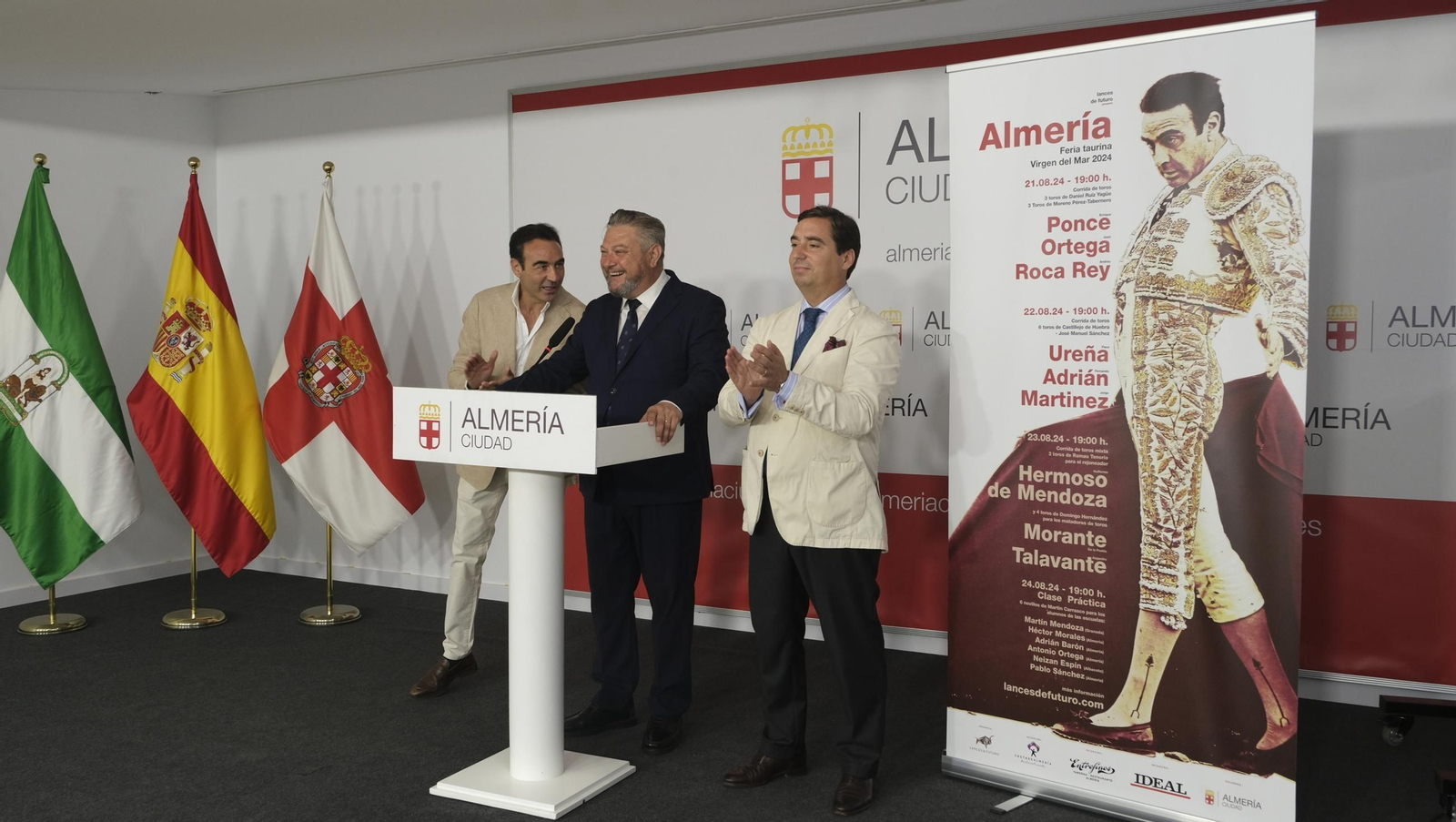Presentación de la Feria taurina de Almería con Enrique Ponce en su despedida, en imágenes
