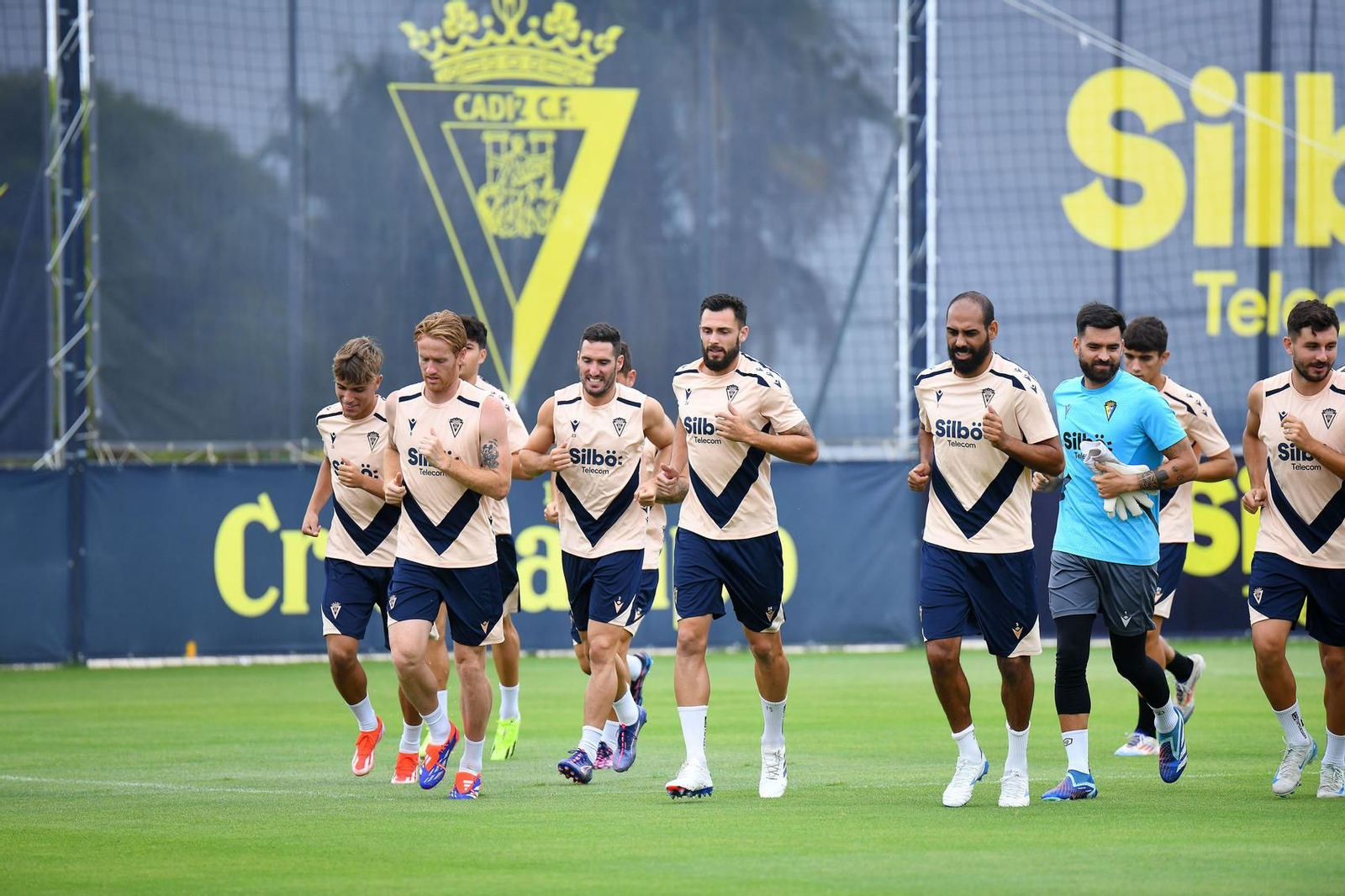 Jugadores del Cádiz en un entrenamiento.
