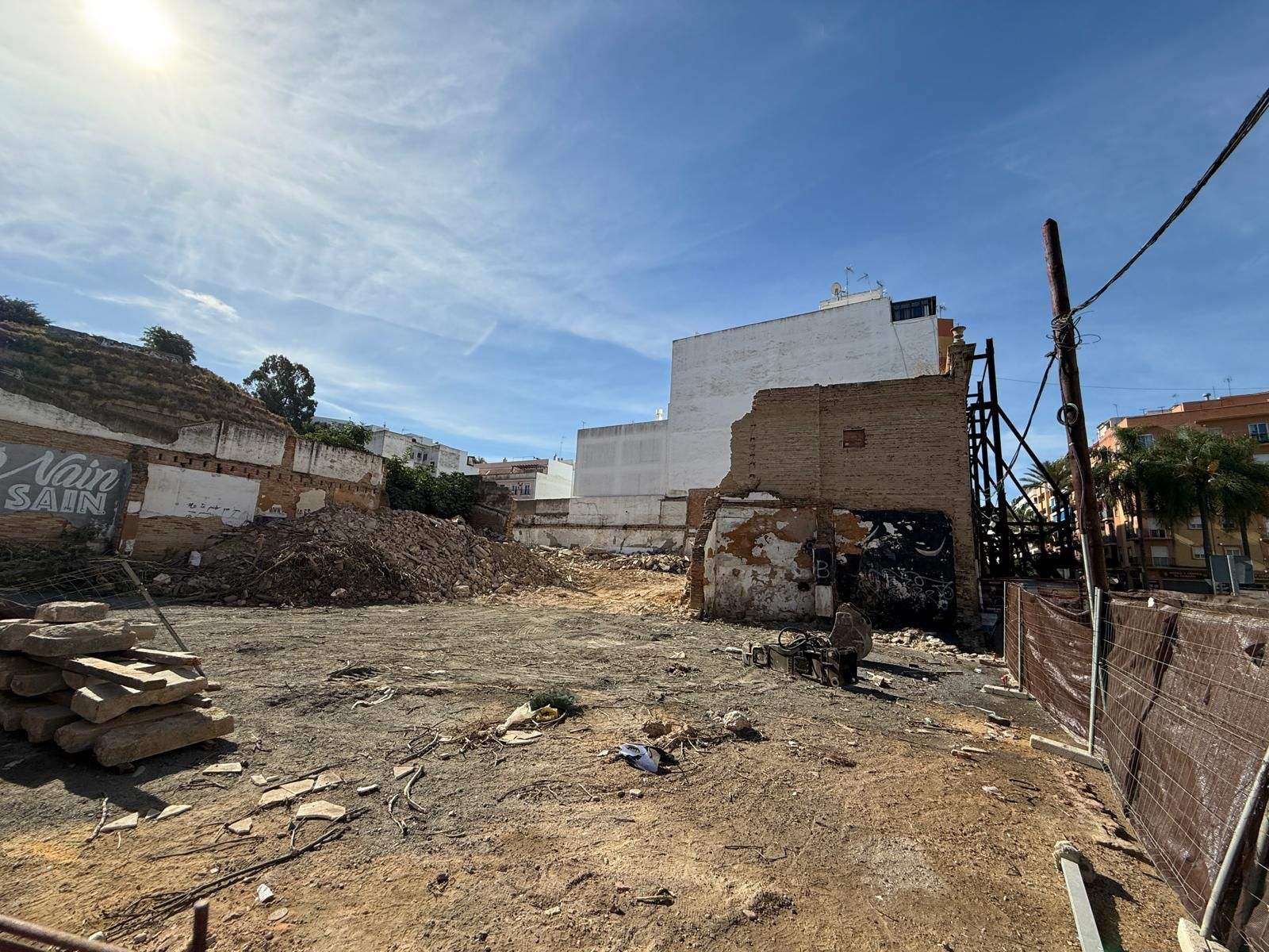 Solar del antiguo Mercado de La Merced, a punto de finalizar su demolición.