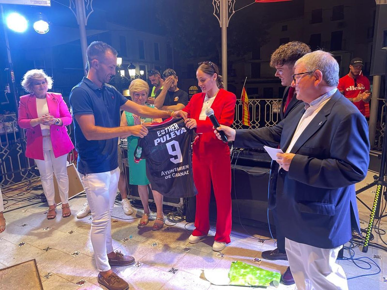 La campeona del mundo Esther González, homenajeada en Huéscar, su pueblo