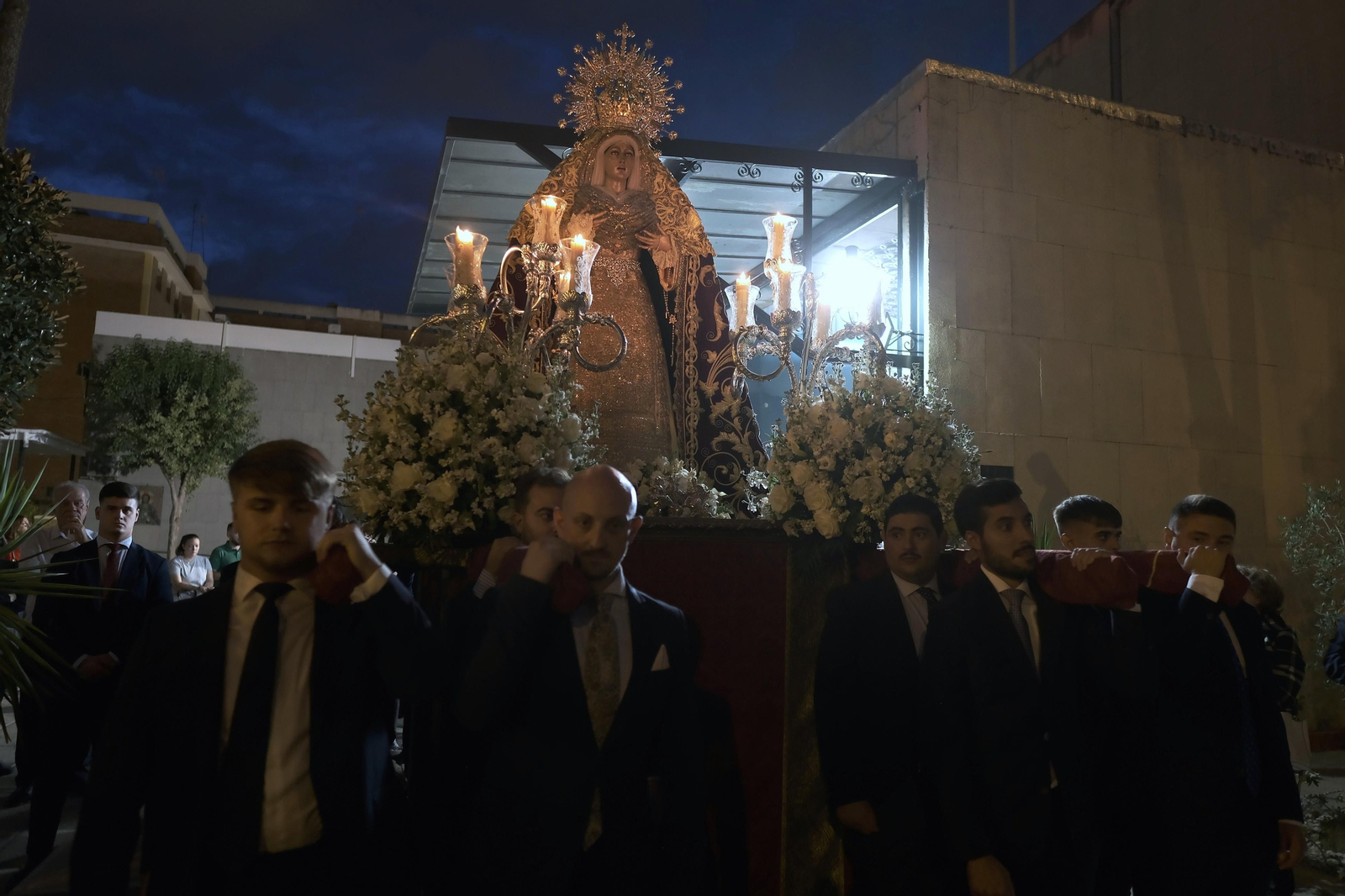 Las imágenes del rosario vespertino de la Virgen del Rosario de San Pablo