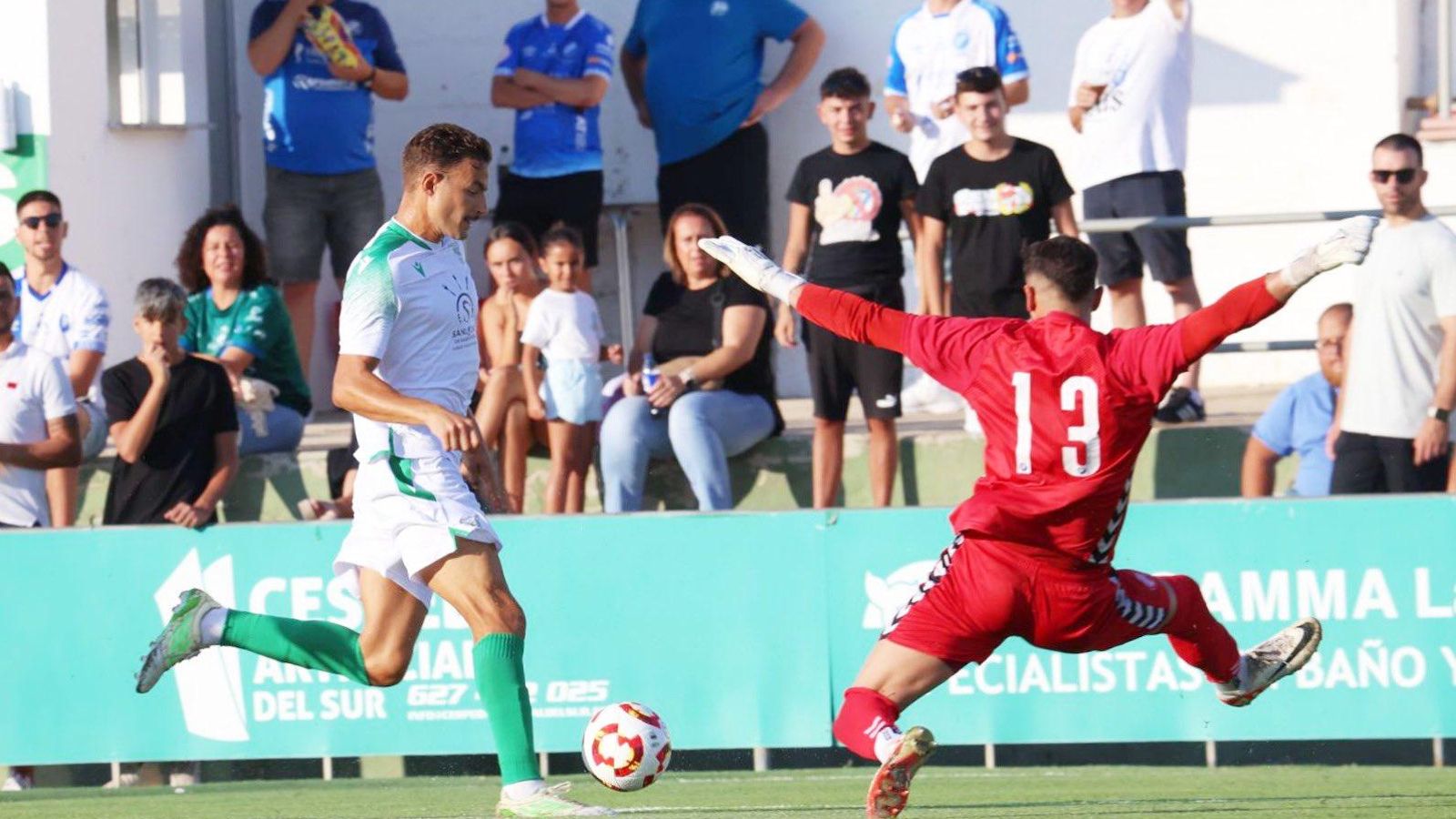 Matías Ramos cometió penalti sobre José Enrique en esta acción. Matías Ramos cometió penalti sobre José Enrique en esta acción.