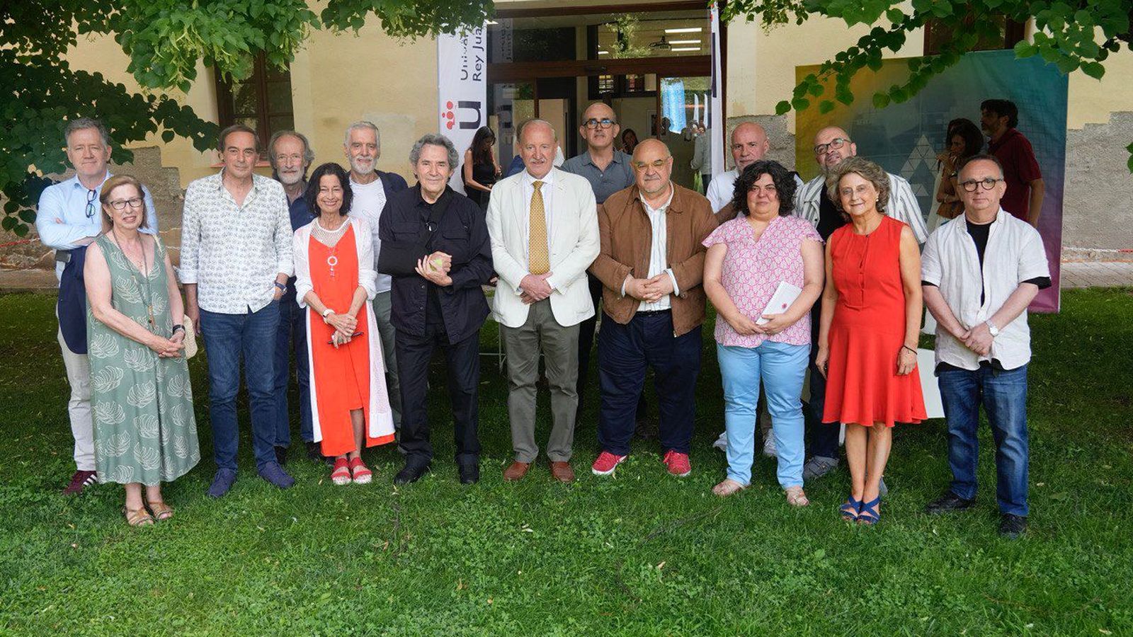 Miguel Ríos junto a los integrantes del curso “Democracia, cultura y medios”