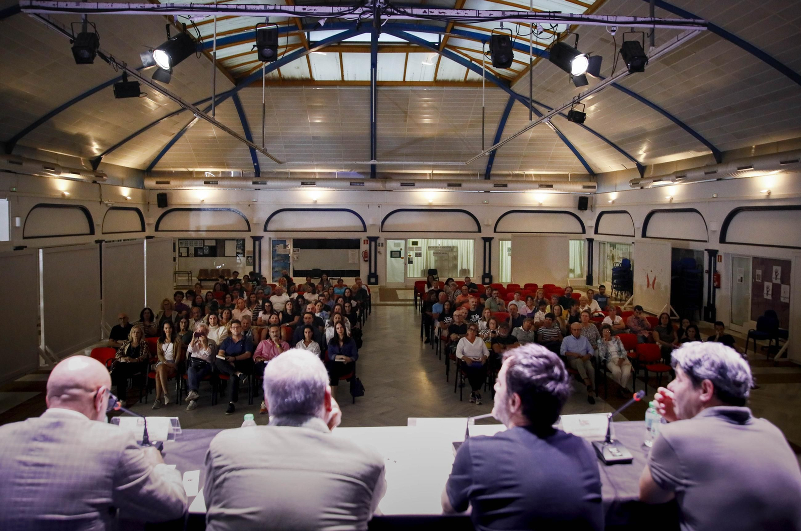 Las imágenes de la presentación del libro "El Clan" de Carmen Mola en Mojácar