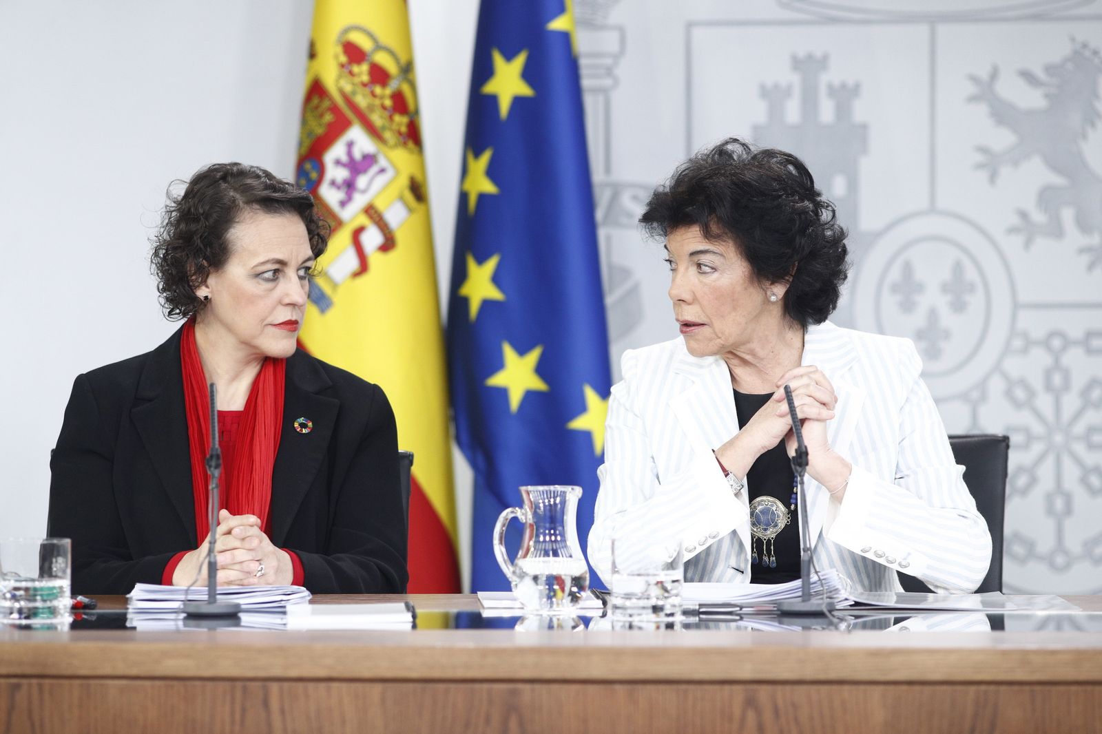 Las ministras Magdalena Valerio e Isabel Celaá en la rueda de prensa posterior al Consejo de Ministros.