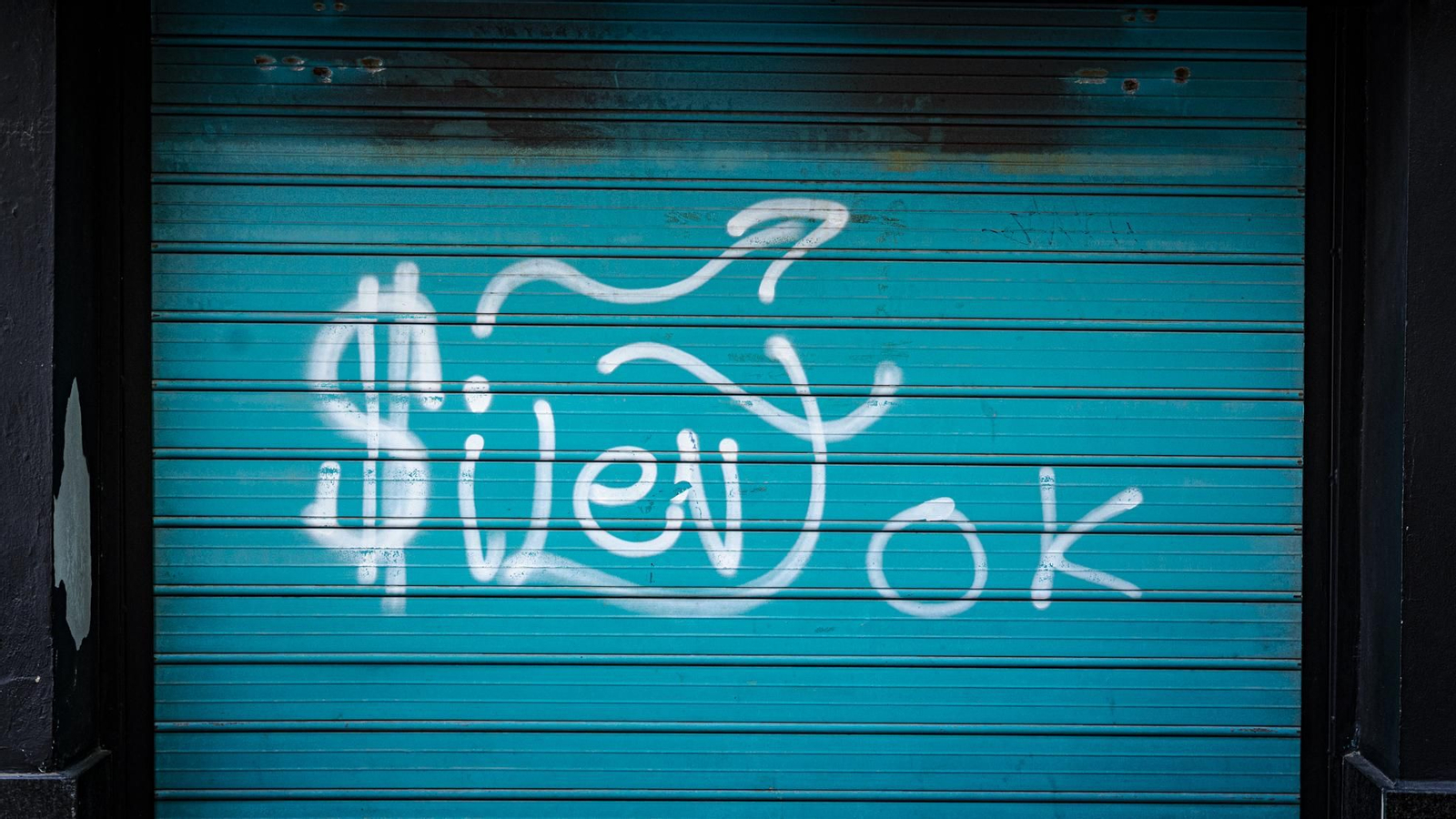 Pintadas y grafitis en el centro de Cádiz