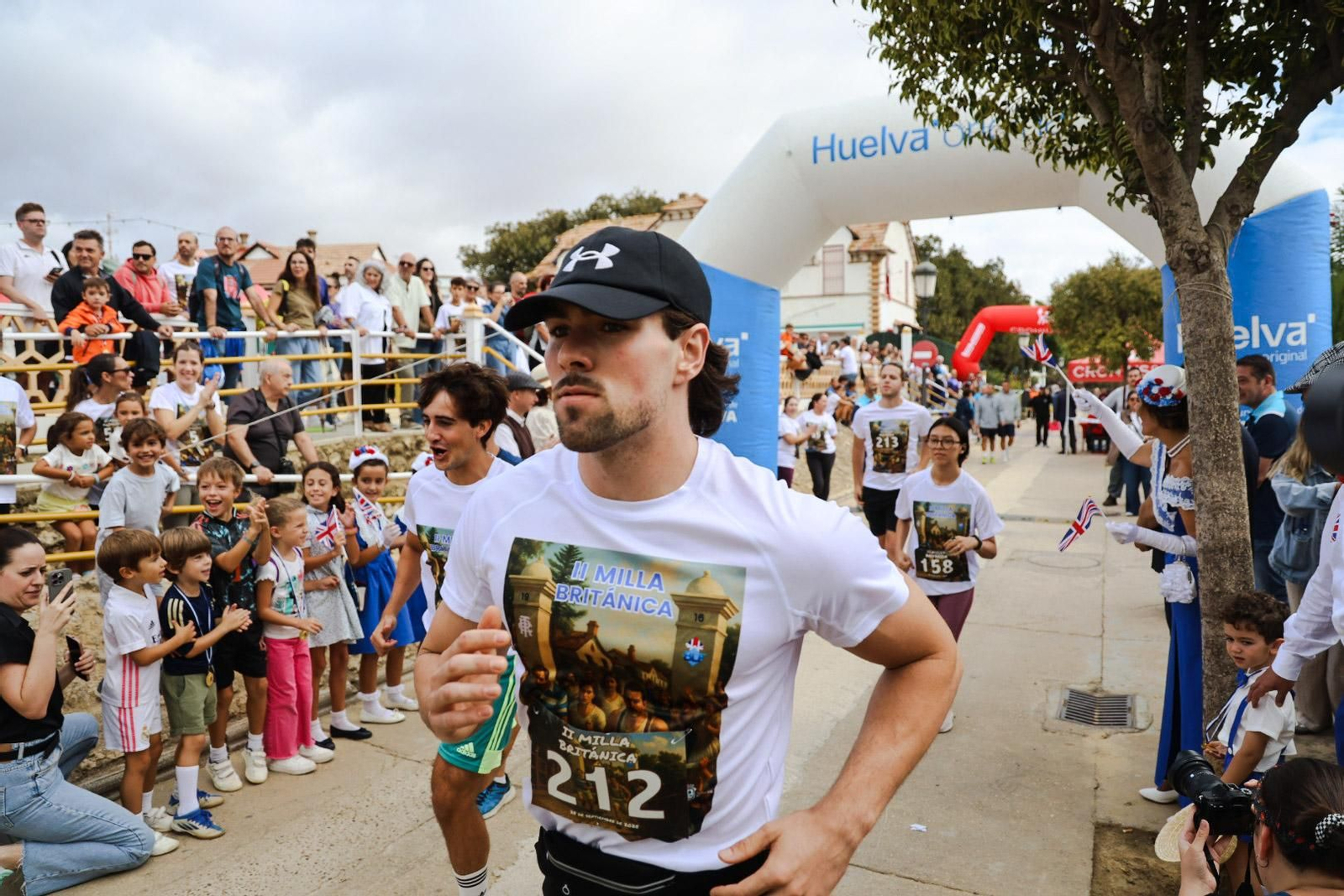 Imágenes de la 'II Milla Británica' en el Barrio Obrero con motivo de la Feria del Legado Británico