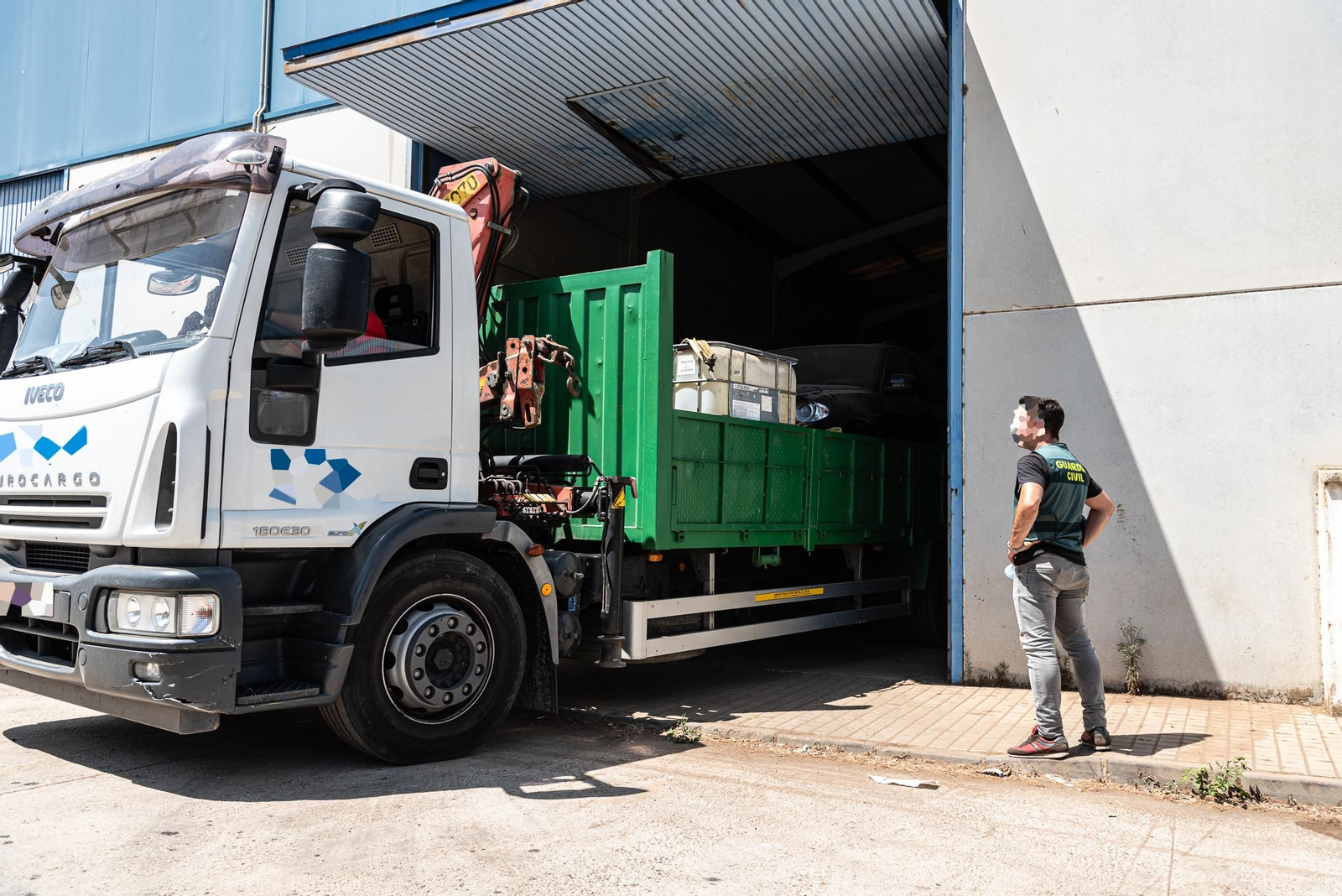Intervención de la Guardia Civil en una nave de San Juan en la operación Barros