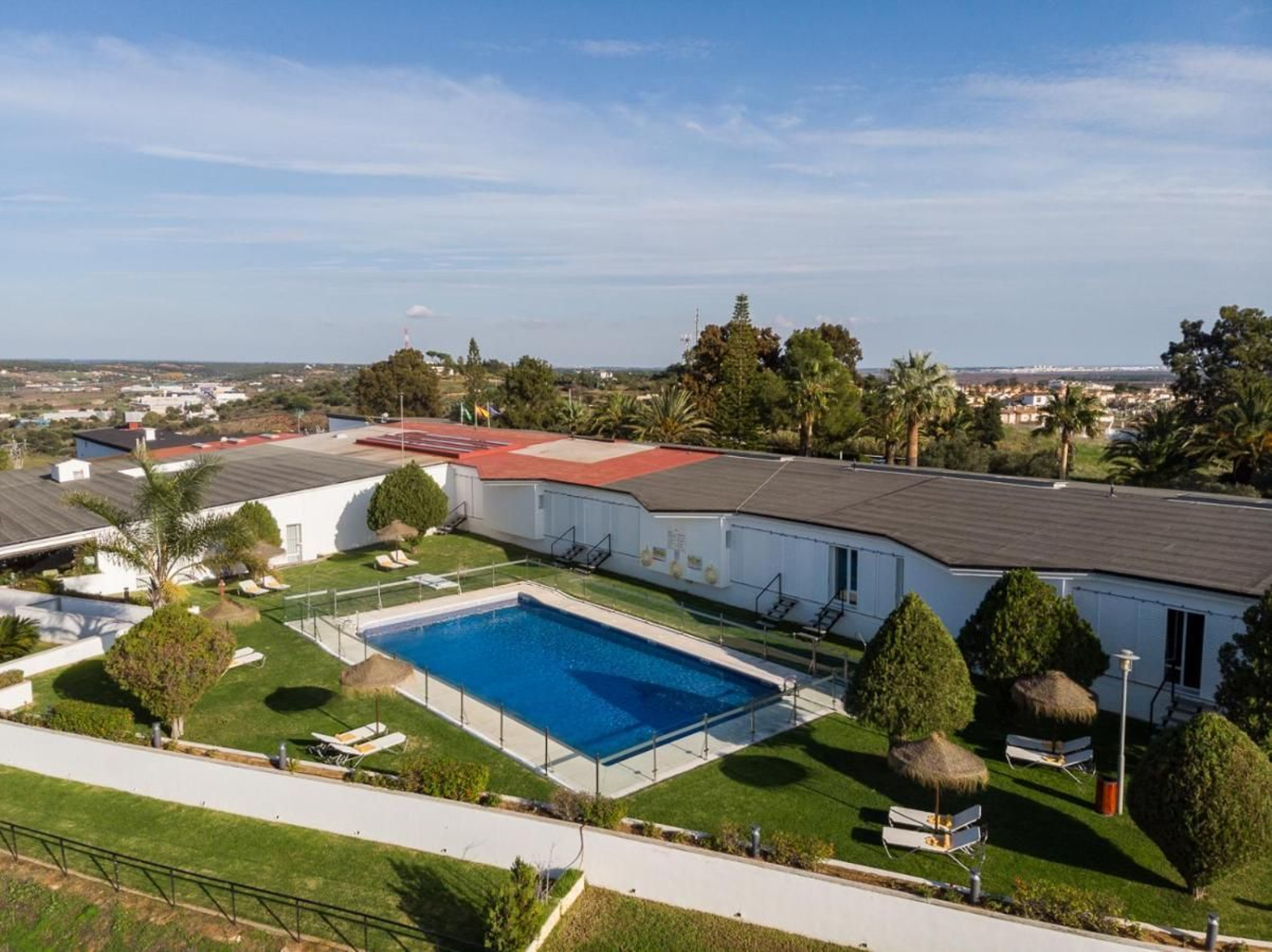 El Parador construido sobre un castillo que está en uno de los pueblos más bonitos de Huelva El Parador construido sobre un castillo que está en uno de los pueblos más bonitos de Huelva