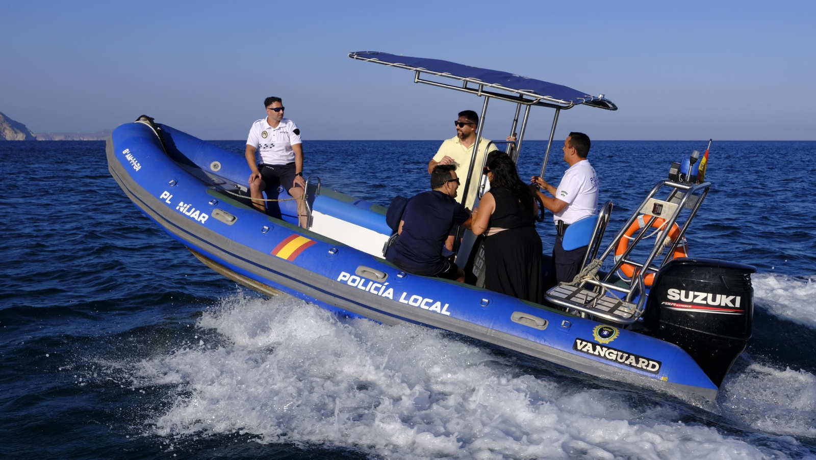 Una jornada con el servicio marítimo de la Policía Local de Níjar, en imágenes