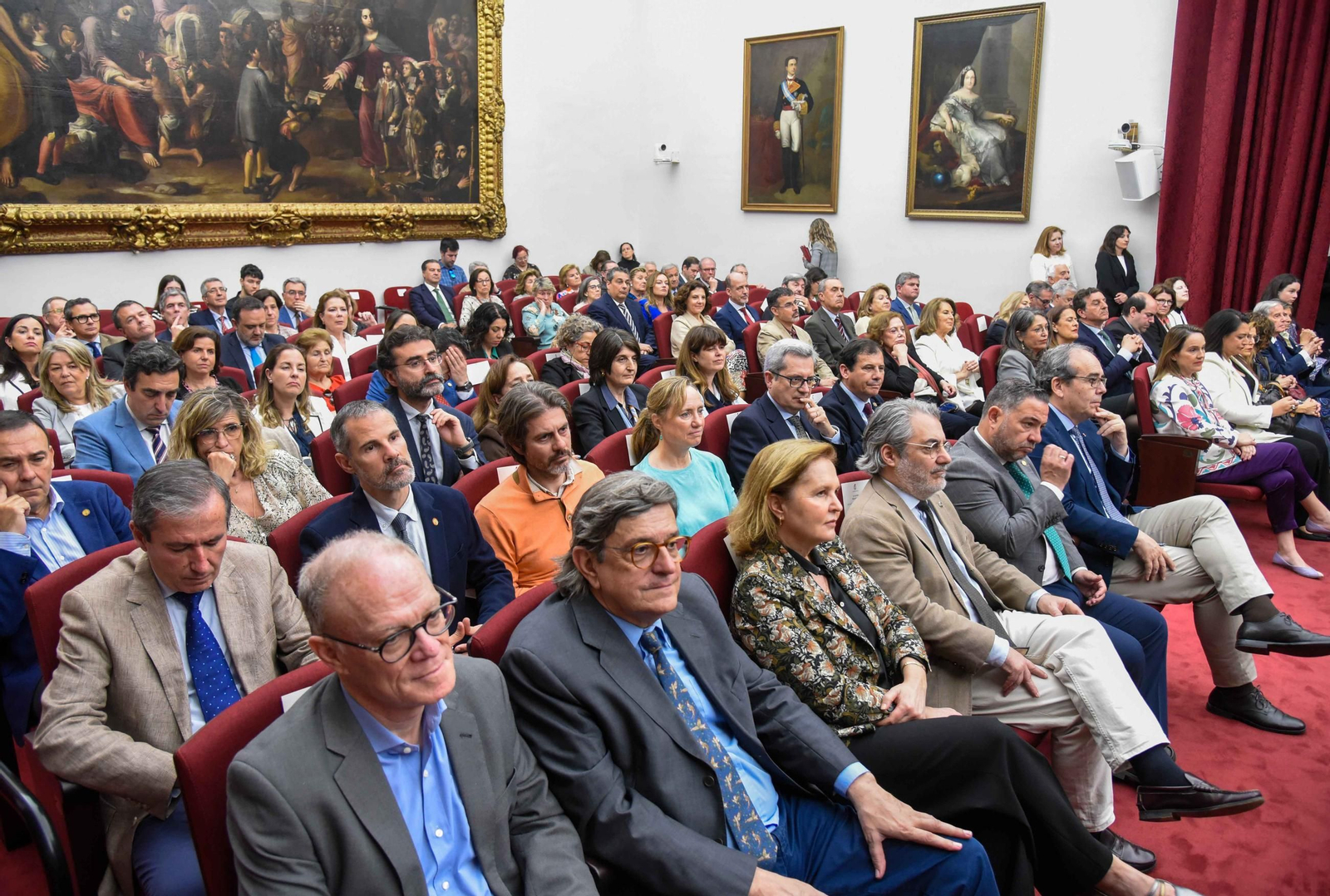 Imposición de la Medalla de la Universidad de Sevilla a Concha Yoldi