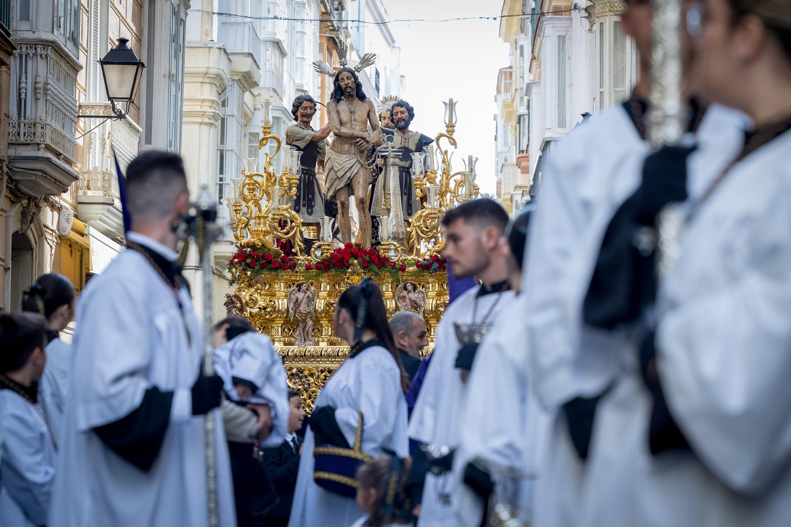 Imágenes de la salida de Columna en la Semana Santa de Cádiz 2025
