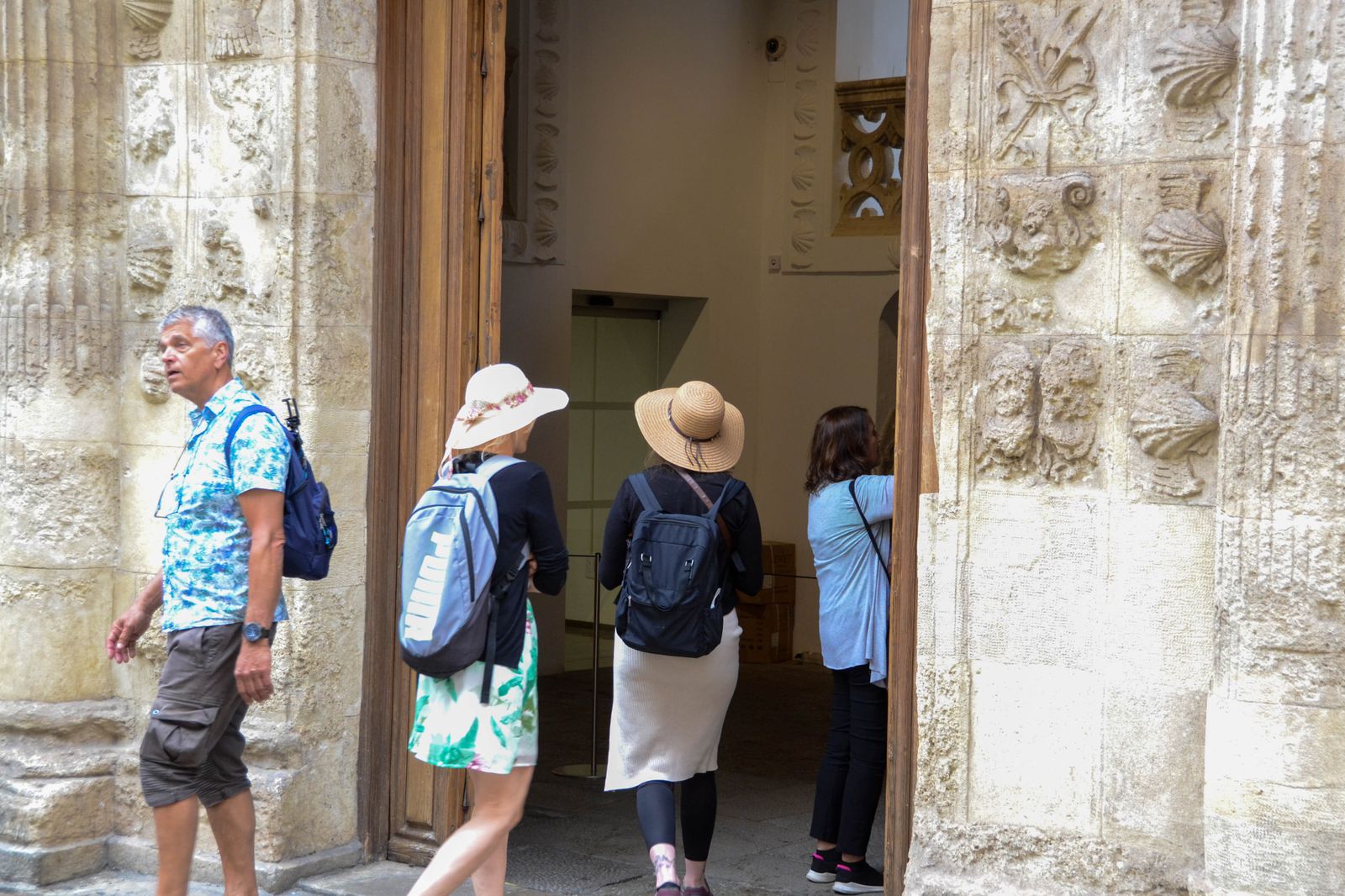 Los granadinos disfrutan de actividades divulgativas y culturales en la ciudad