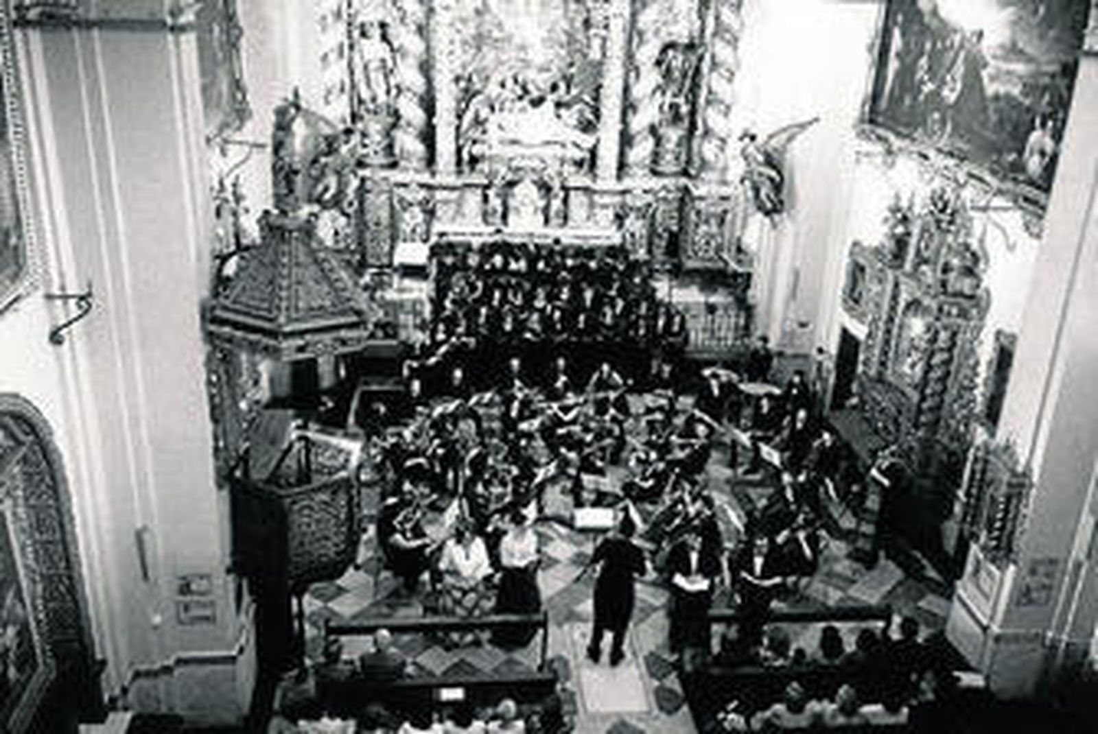 Una de la actuaciones de la Orquesta Aljarafe y el Coro Novonerta.