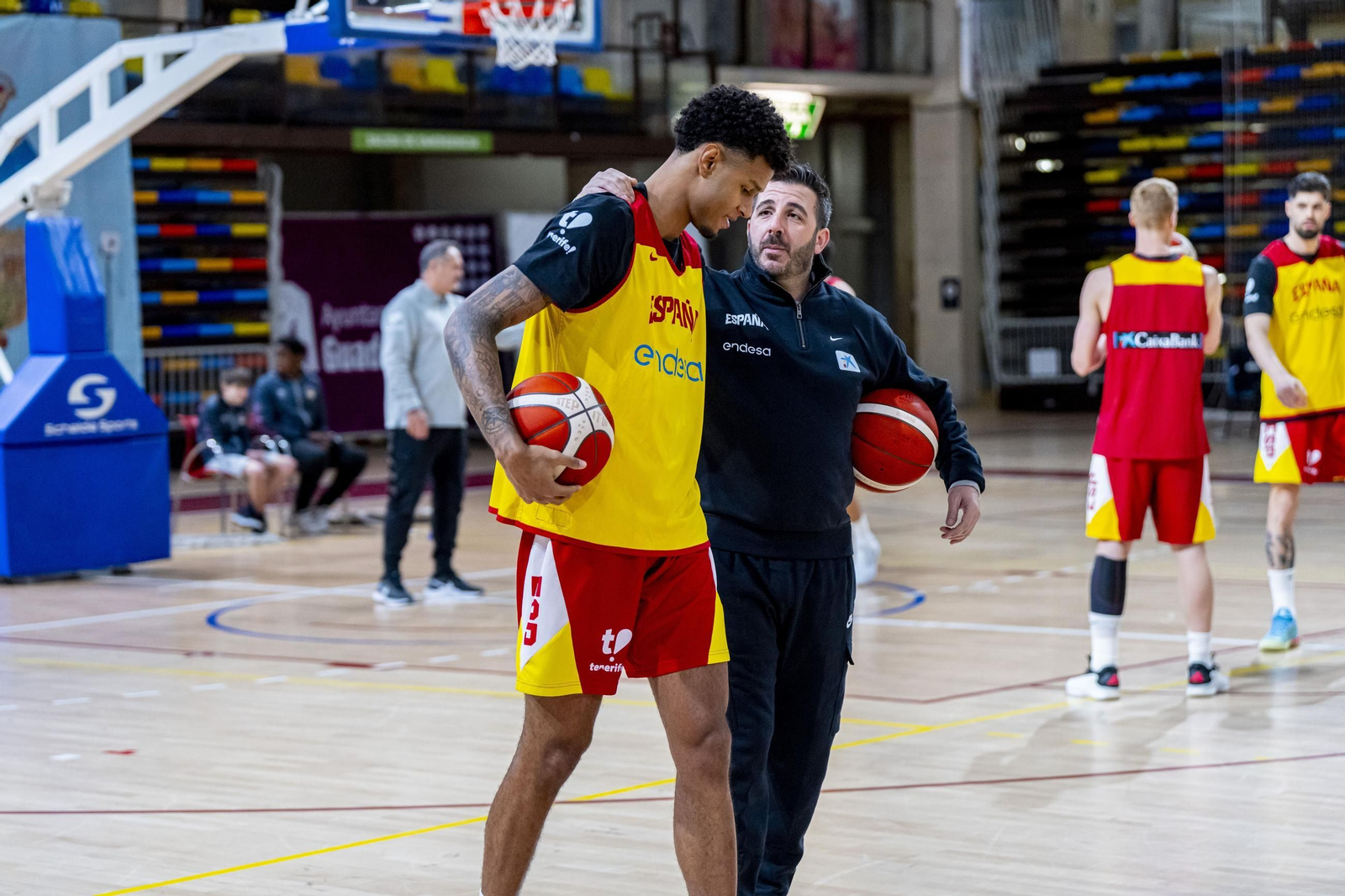 Alberto Díaz, Francis Alonso y Paco Aurioles, en la primera España de Chus Mateo