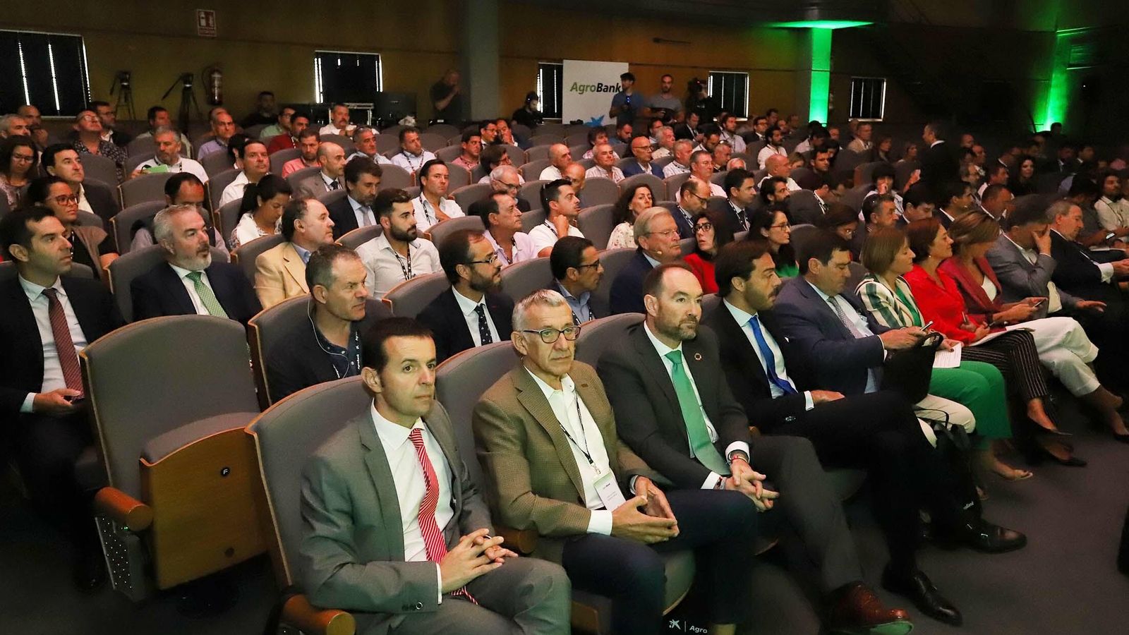 Más de 300 personas vinculadas al sector agrario asistieron a la jornada.