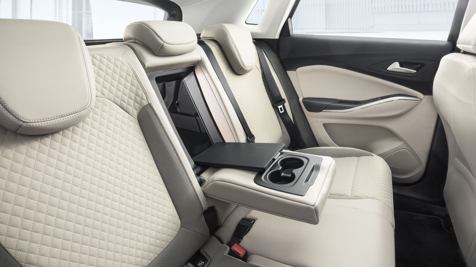 El Grandland X es un SUV de tamaño medio con un gran espacio interior.