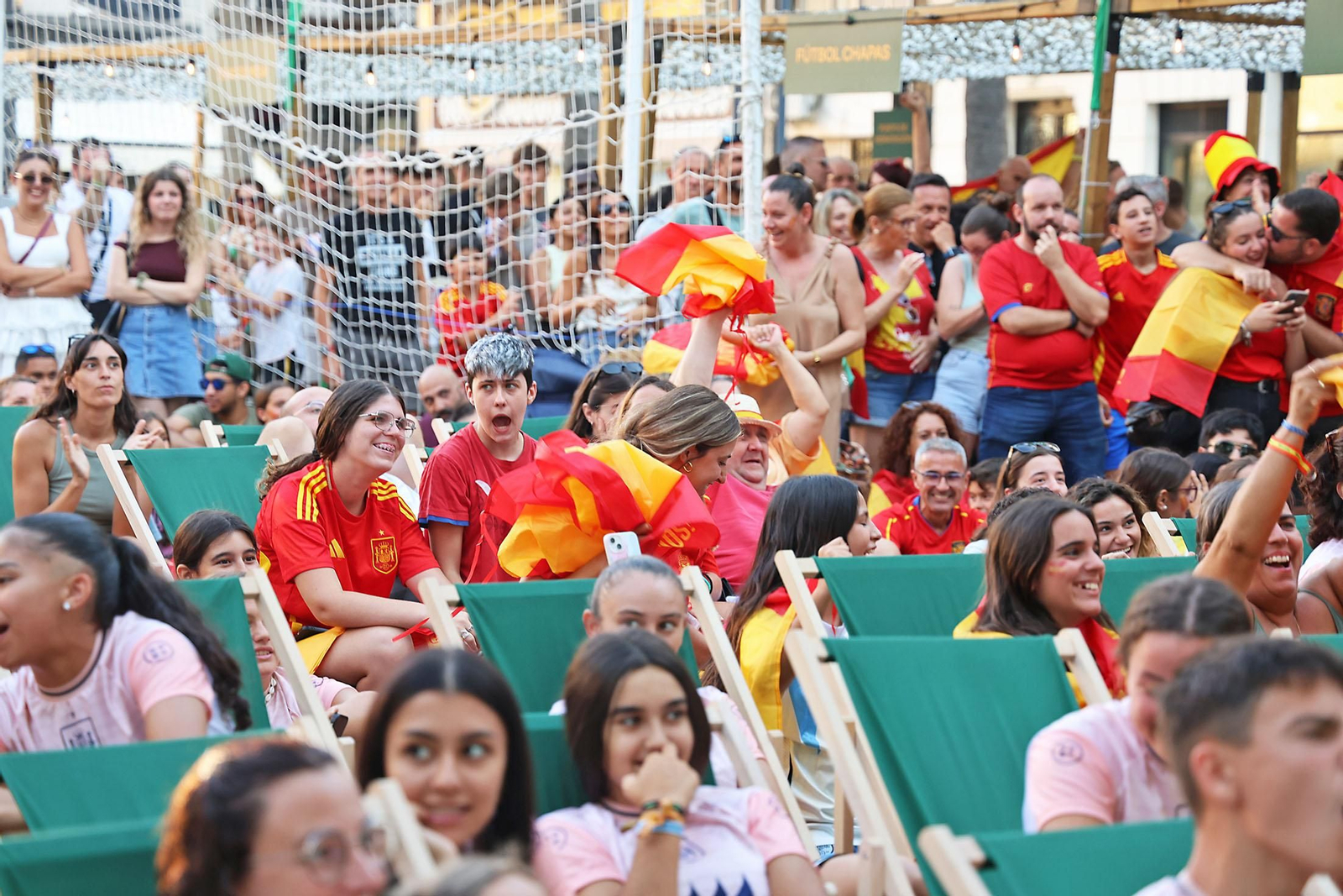 Imágenes de la Fan zone en Huelva de la Final de la Eurocopa entre Inglaterra y España Imágenes de la Fan zone en Huelva de la Final de la Eurocopa entre Inglaterra y España