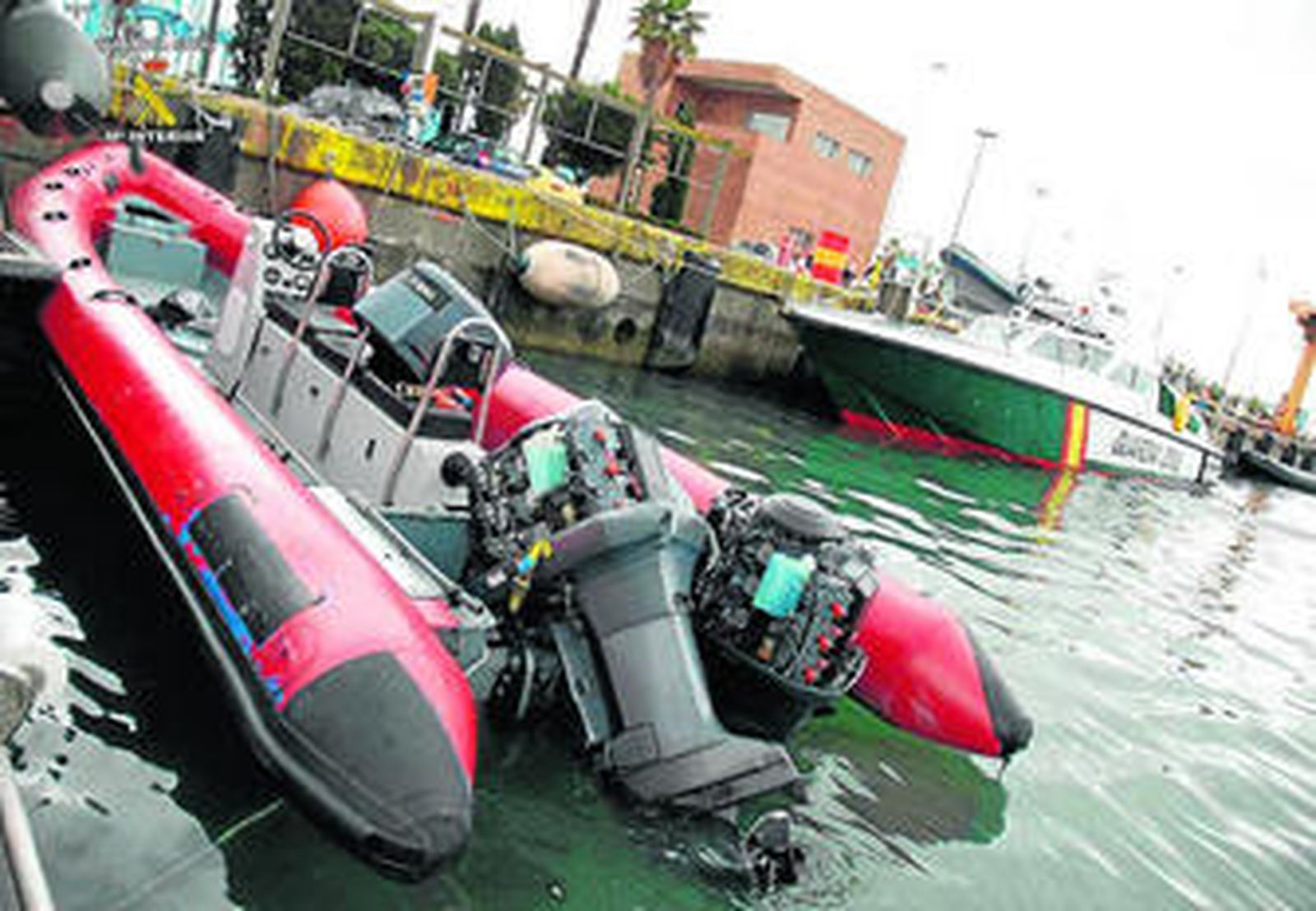 Imagen de una embarcación interceptada durante la operación policial desarrollada el fin de semana.
