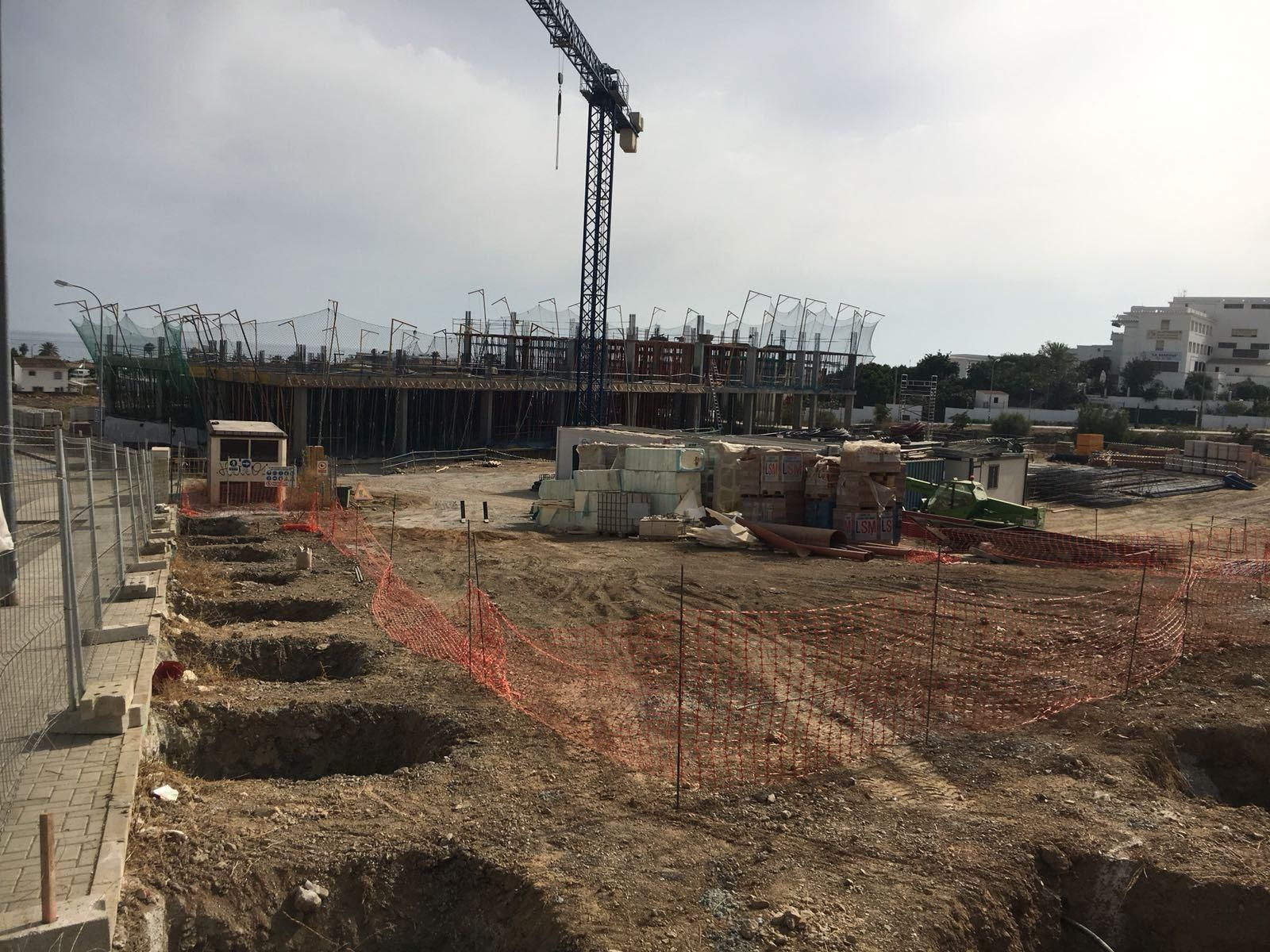 Obras del futuro instituto de Torre de Benagalbón.