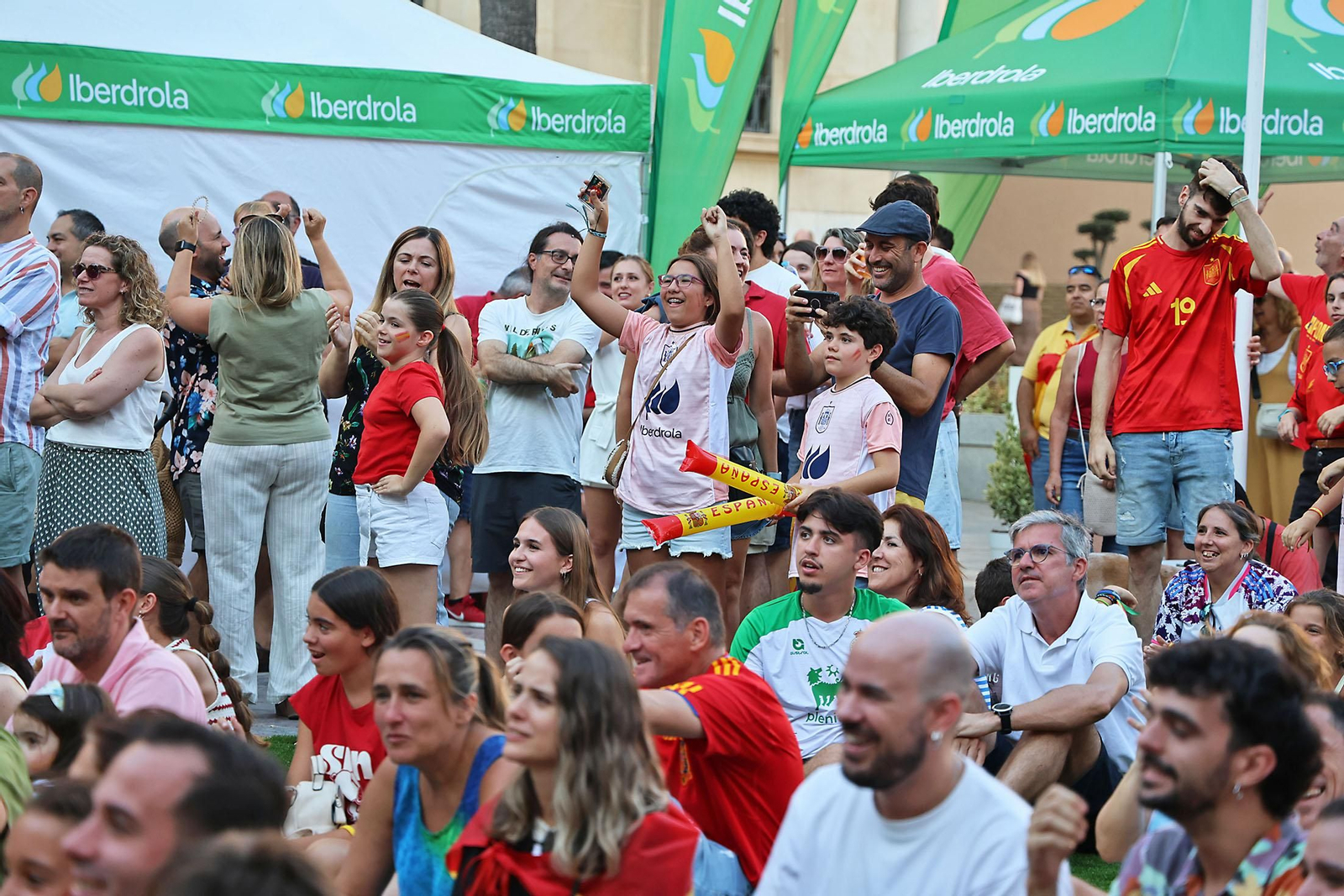 Imágenes de la Fan zone en Huelva de la Final de la Eurocopa entre Inglaterra y España Imágenes de la Fan zone en Huelva de la Final de la Eurocopa entre Inglaterra y España