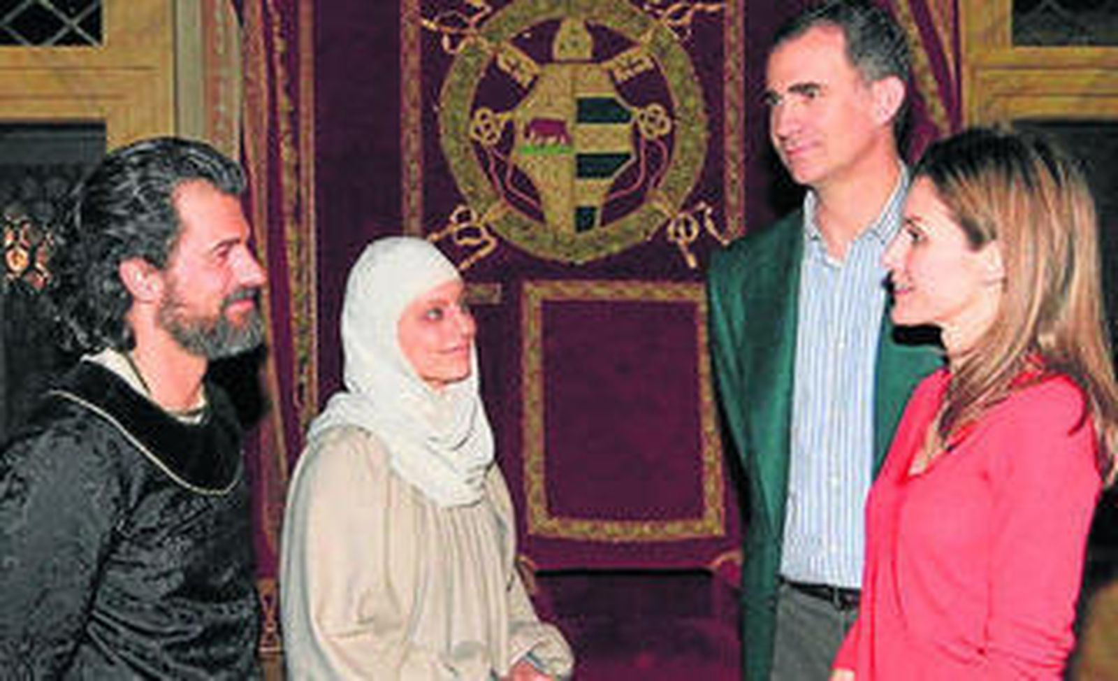 Los Príncipes conversan con los 'reyes' Rodolfo Sancho y Michelle Jenner.