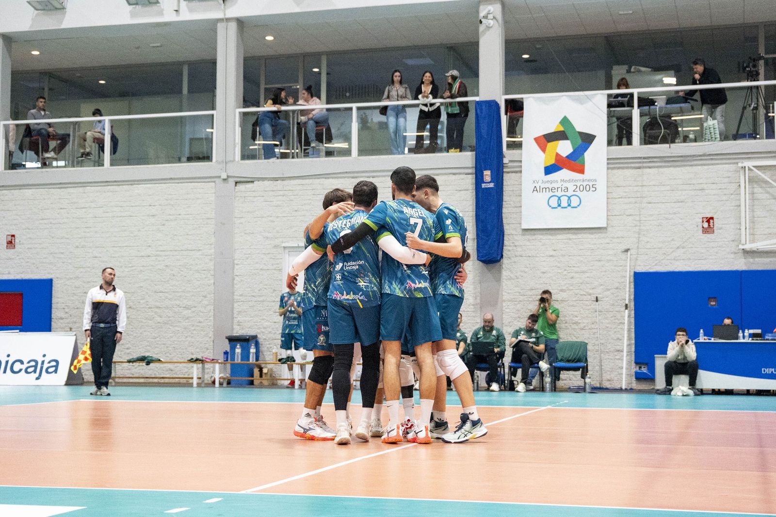 Las imágenes del partido entre Unicaja Costa de Almería y Pamesa Teruel de Superliga de voleibol