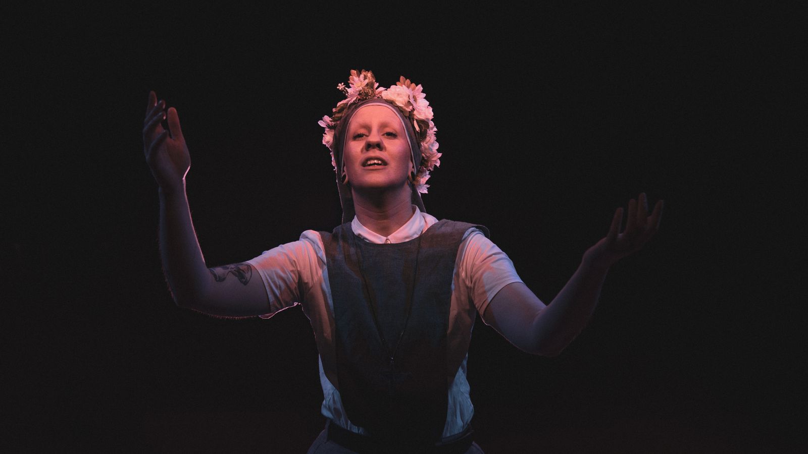 La actriz Lori Reina en 'Santísima' de Alonso Gil Gil