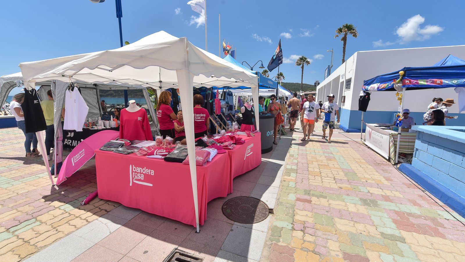 VII Outlet Surfero Solidario en la playa de Getares