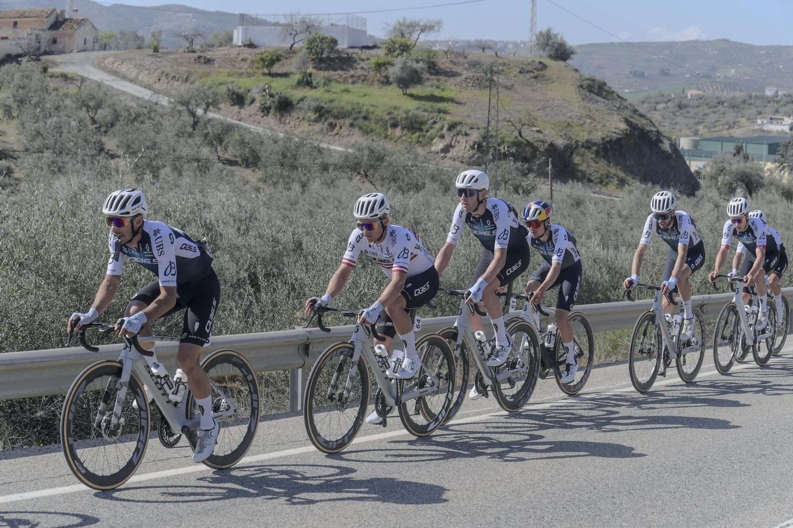 Las mejores imágenes de la primera etapa de la Vuelta Ciclista a Andalucía Ruta del Sol