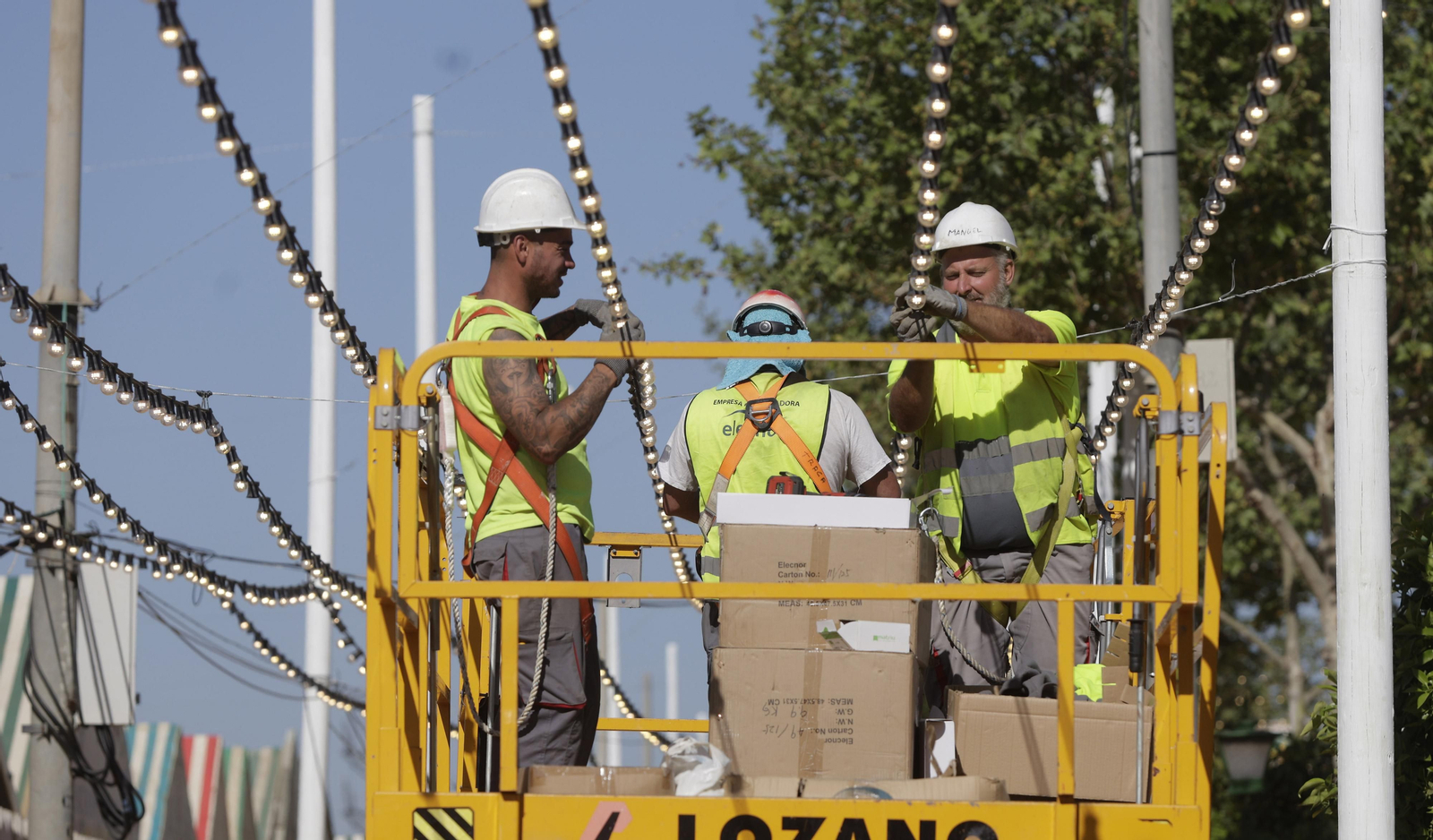 Imágenes de los preparativos de la Feria de Abril