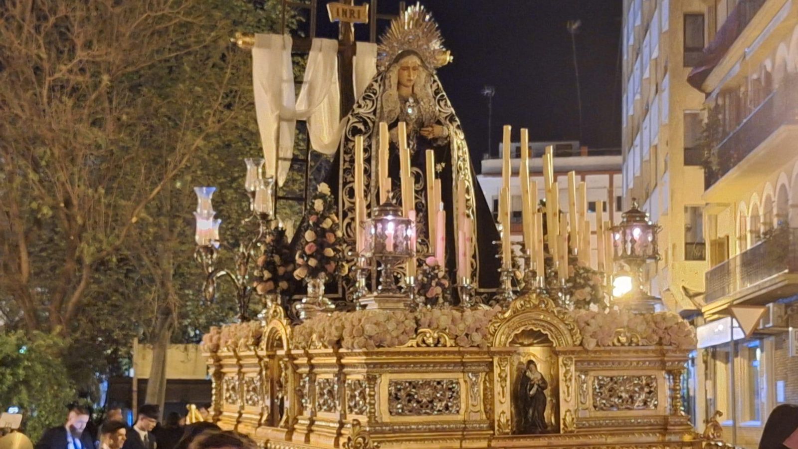 PUENTE GENIL. Nuestra Señora de las Lágrimas, durante su cortejo de Sábado Santo.