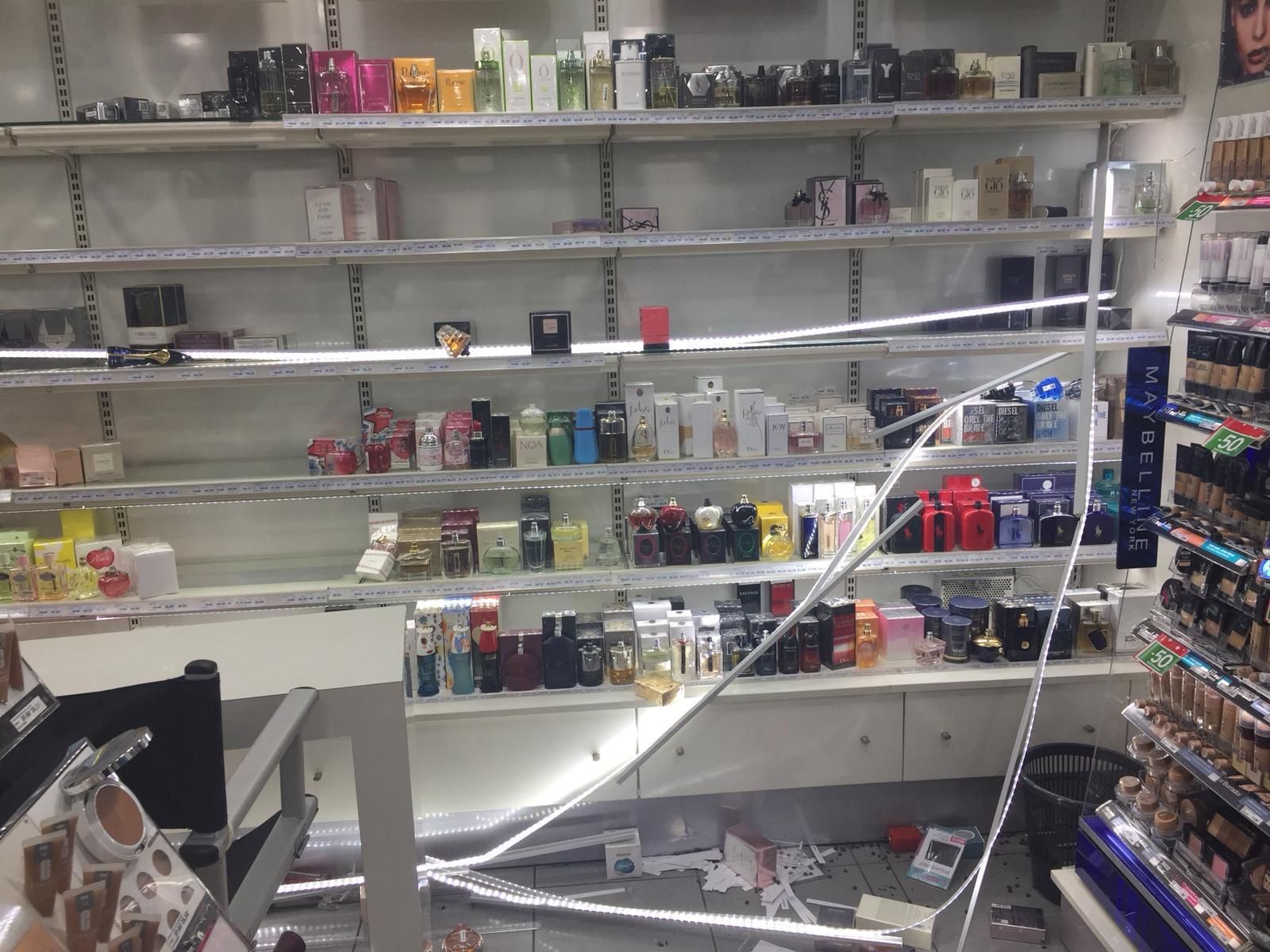 Imágenes del robo en la tienda de Aromas de Los Carteros