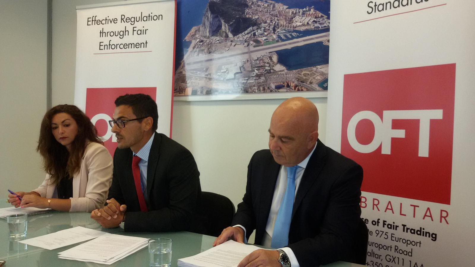 Representantes de la Oficina de Comercio.