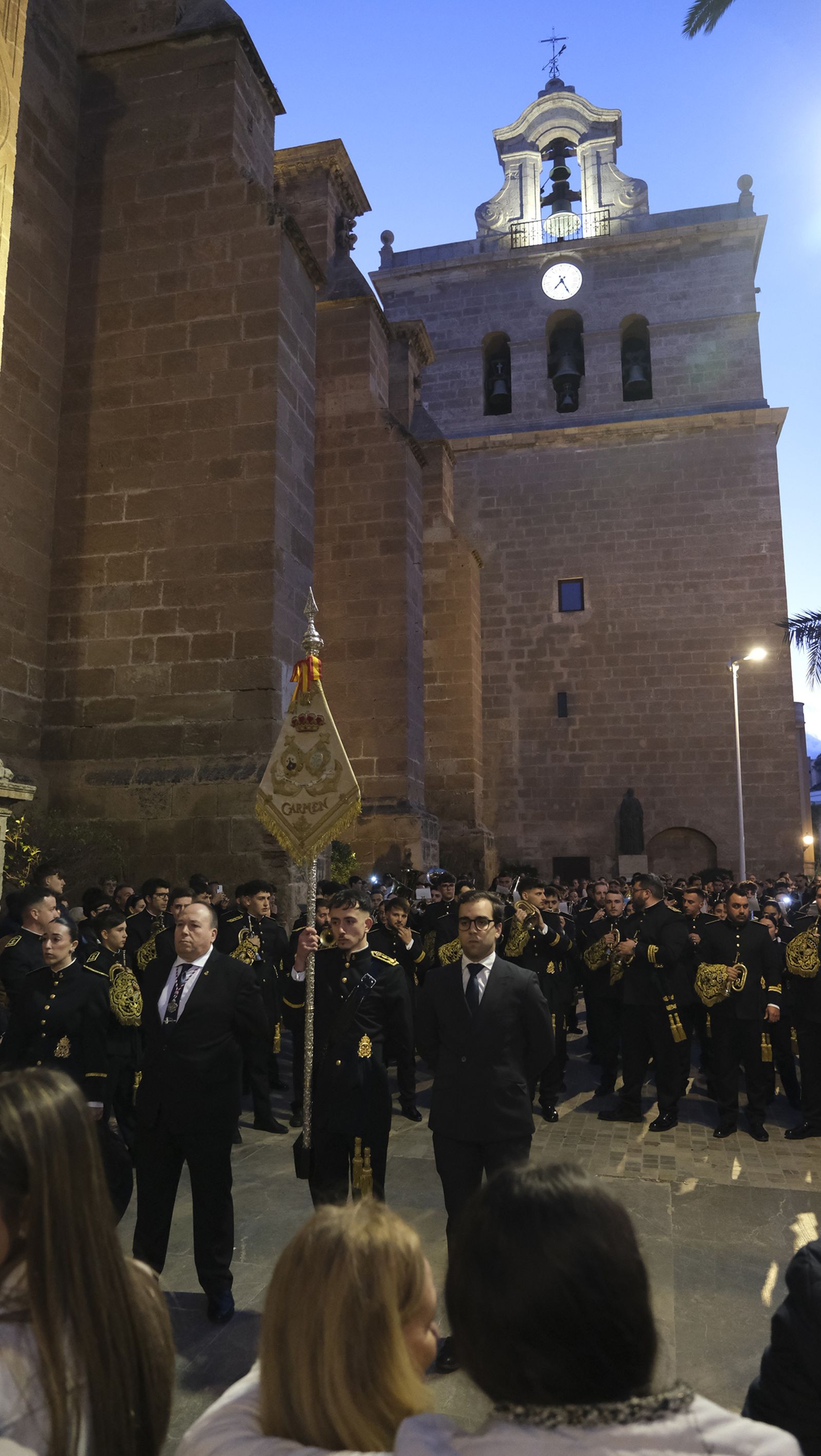 La Banda de Cornetas y Tambores Nuestra Señora del Carmen arropa al Cristo de Medinaceli, en imágenes