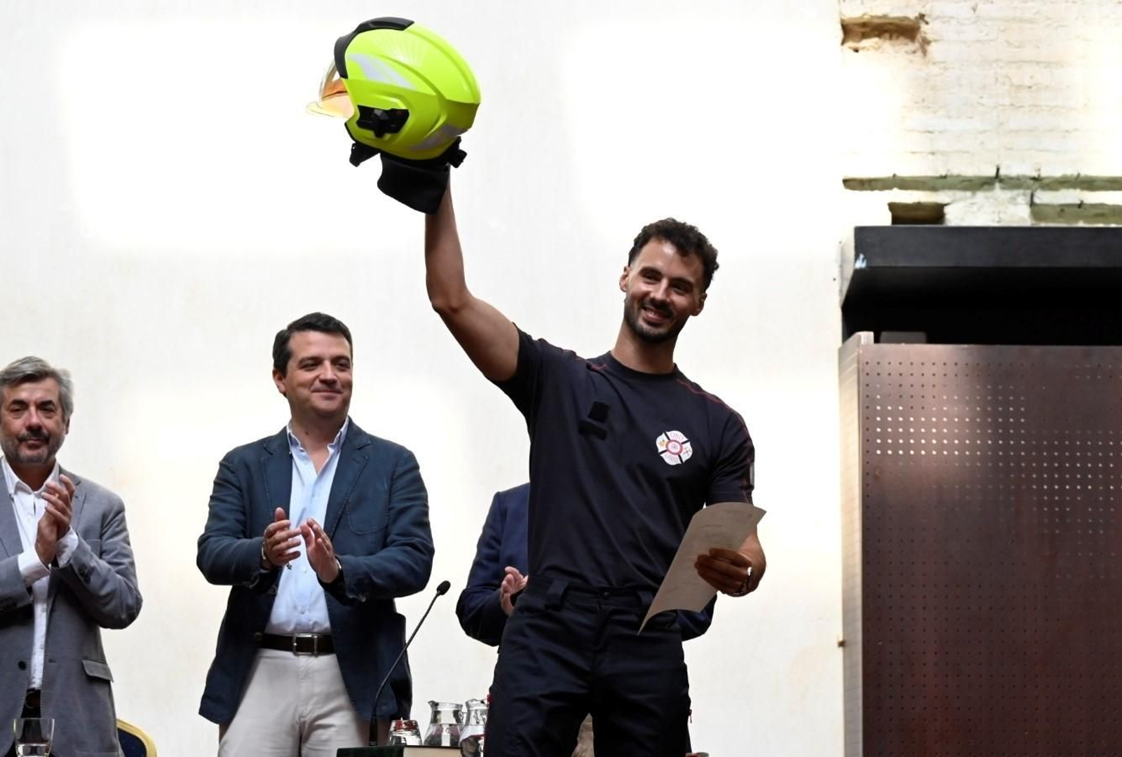 Las imágenes de la toma de posesión de nuevos bomberos de Córdoba