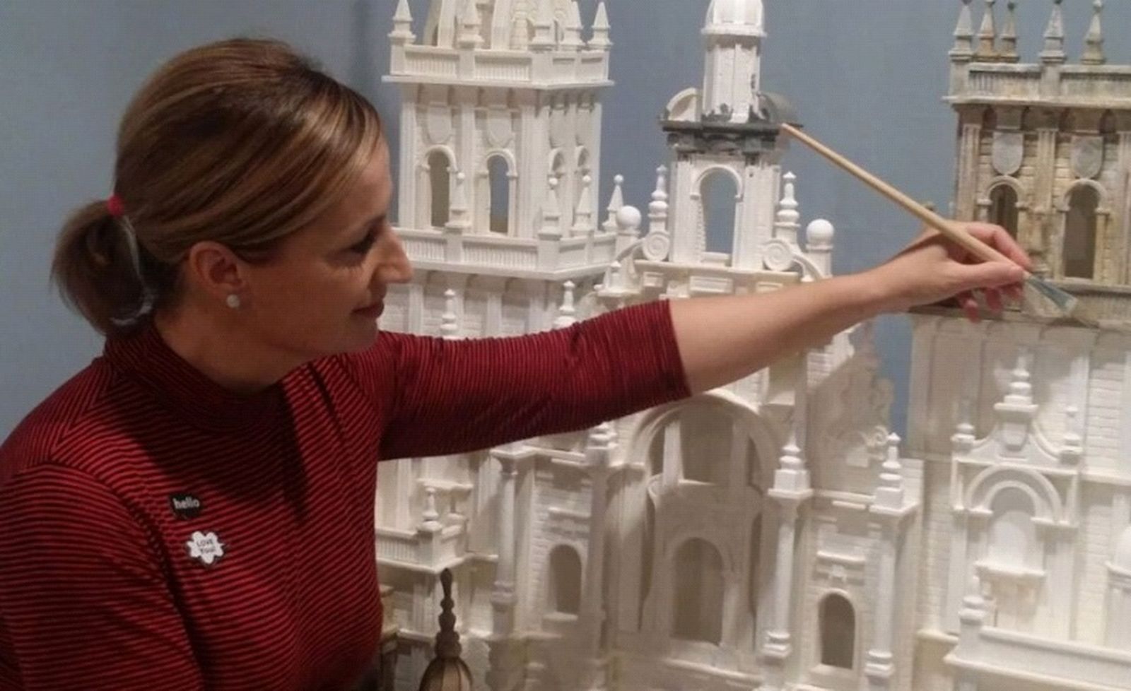 La encargada de realizarlo es Mayka Gómez con ayuda de dos artesanos.