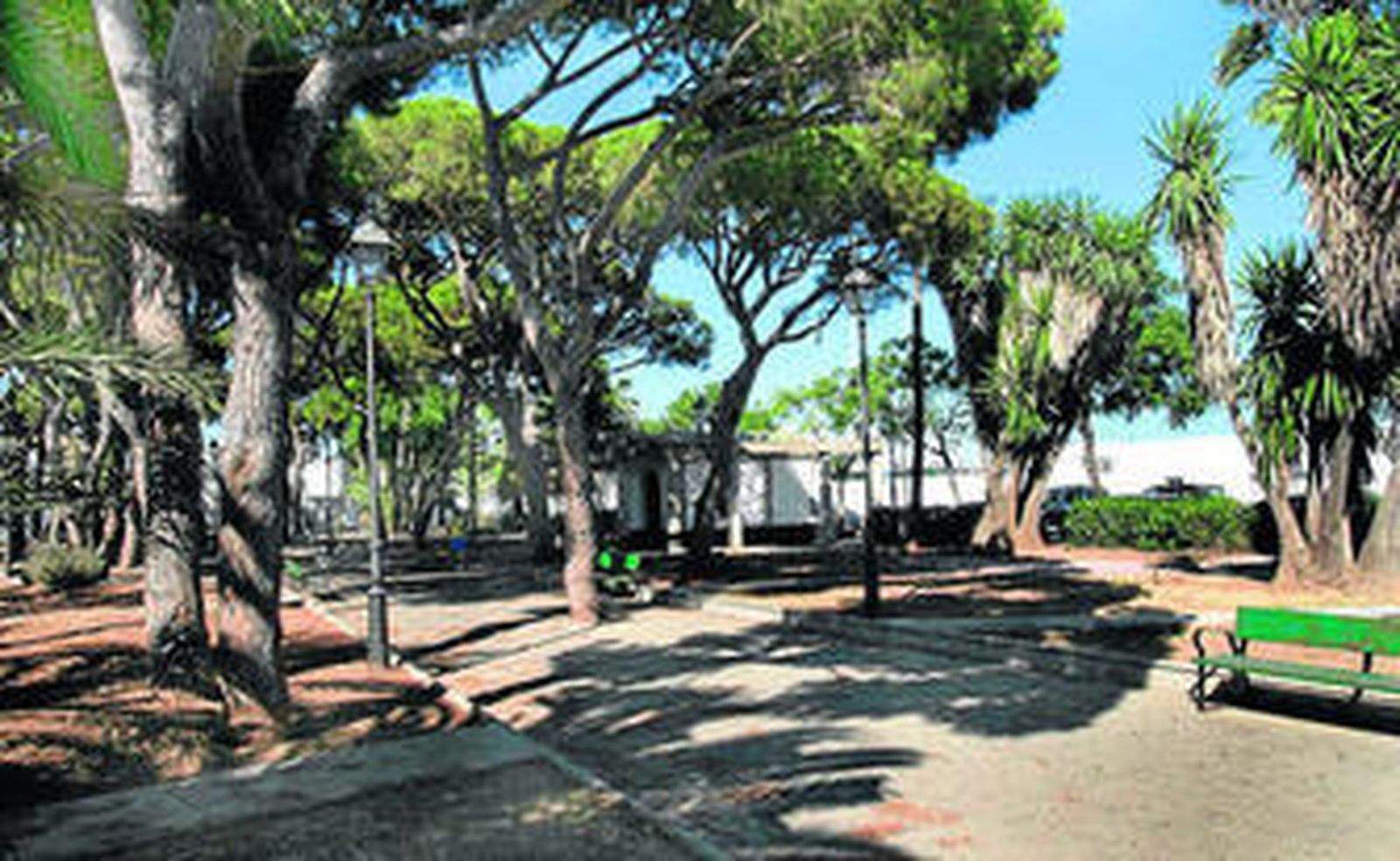 La verbena de la barriada de la Playa tiene su centro en la Plaza de la Tradición.