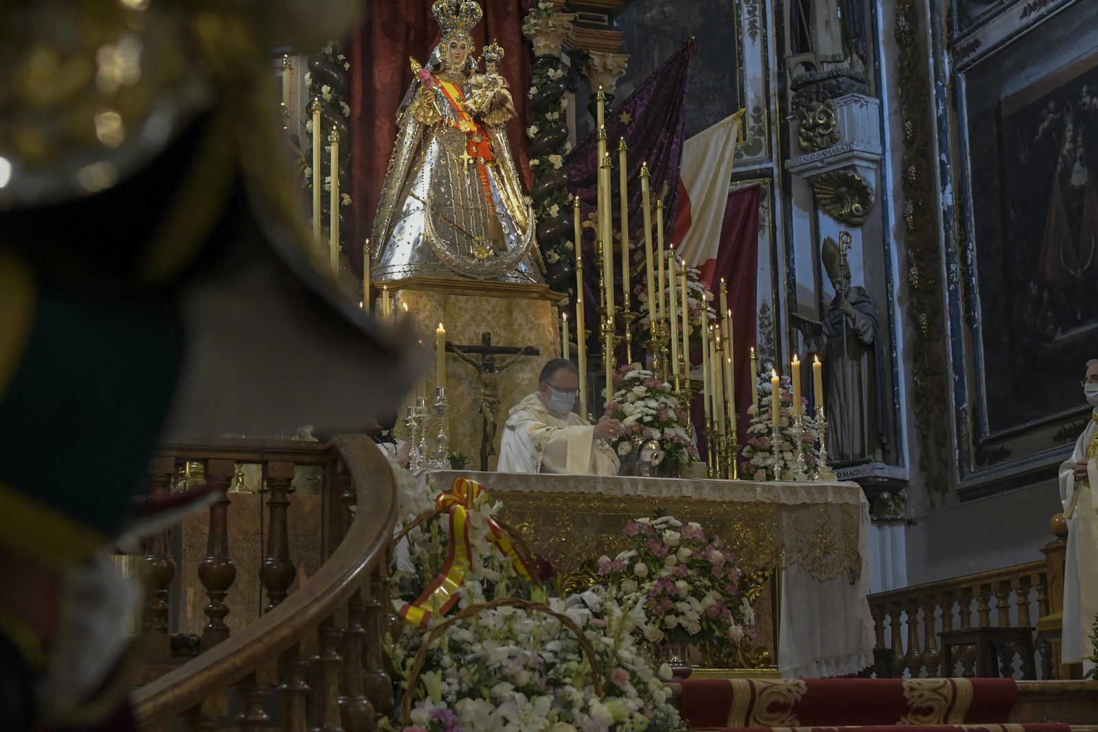 Fotos: Cultos a la Copatrona de Granada, la Virgen del Rosario